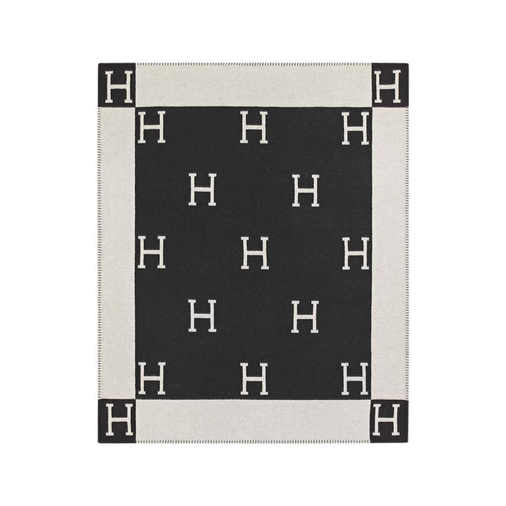 Hermes Blanket Avalon I Signature H Ecru and Gris Fonce Throw Blanket 2