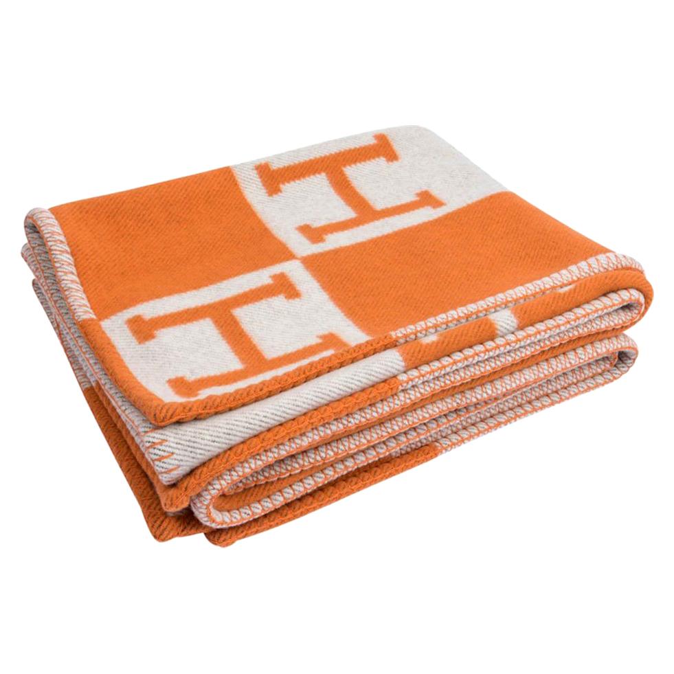 Guaranteed authentic Hermes classic Avalon I signature H blanket featured in Orange.
Created from 90% Merino Wool and 10% cashmere and has whip stitch edges.
New or Pristine Store Fresh Condition. 
Please see the matching pillows under a separate