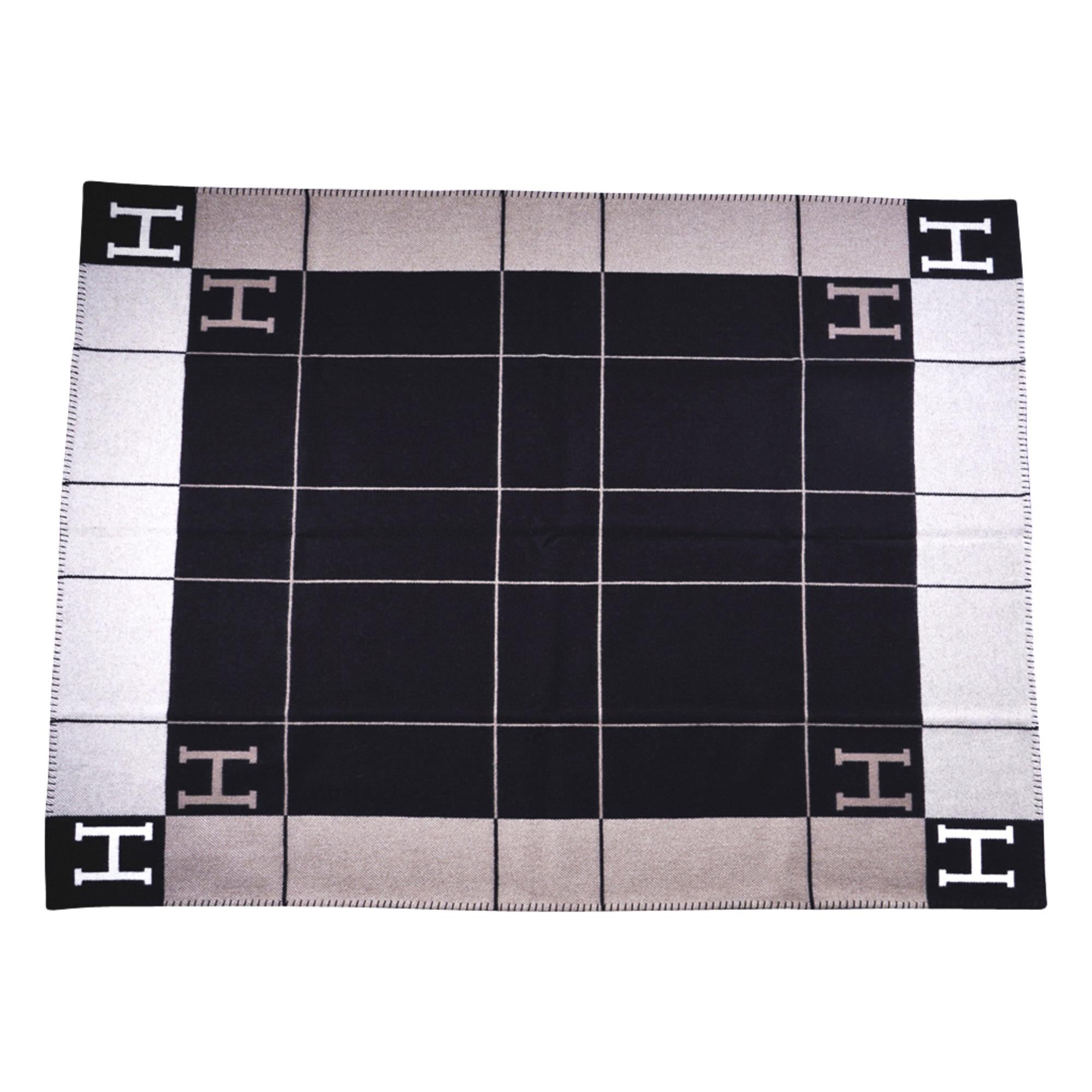 Women's or Men's Hermes Blanket Avalon III Black/ Ecru Throw Blanket New For Sale