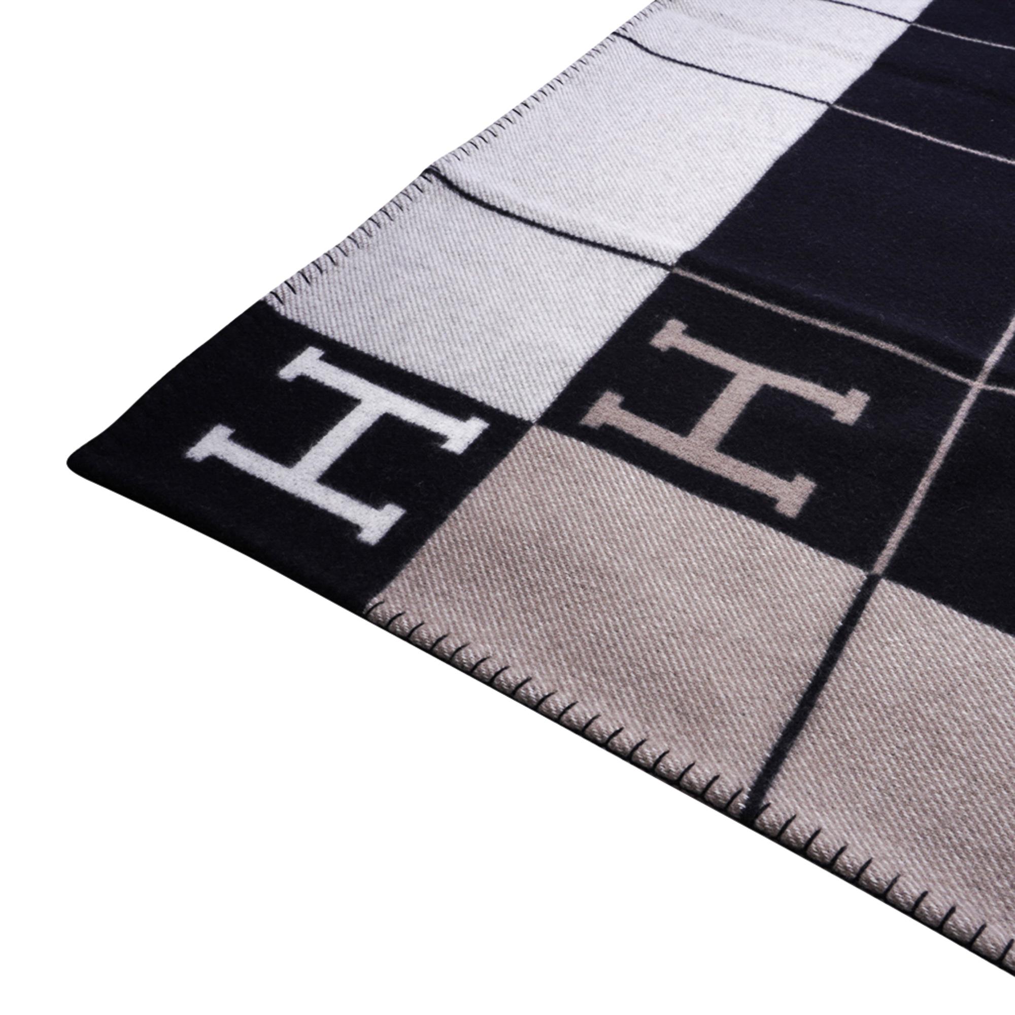Hermes Blanket Avalon III Black/ Ecru Throw Blanket New For Sale 2