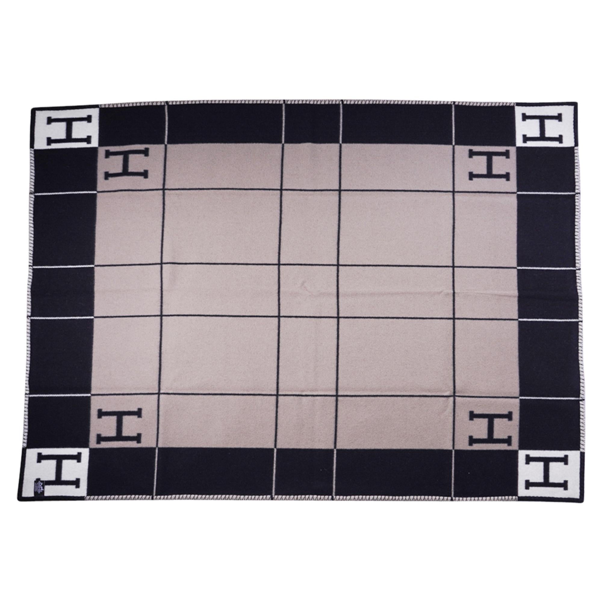 hermes blanket black