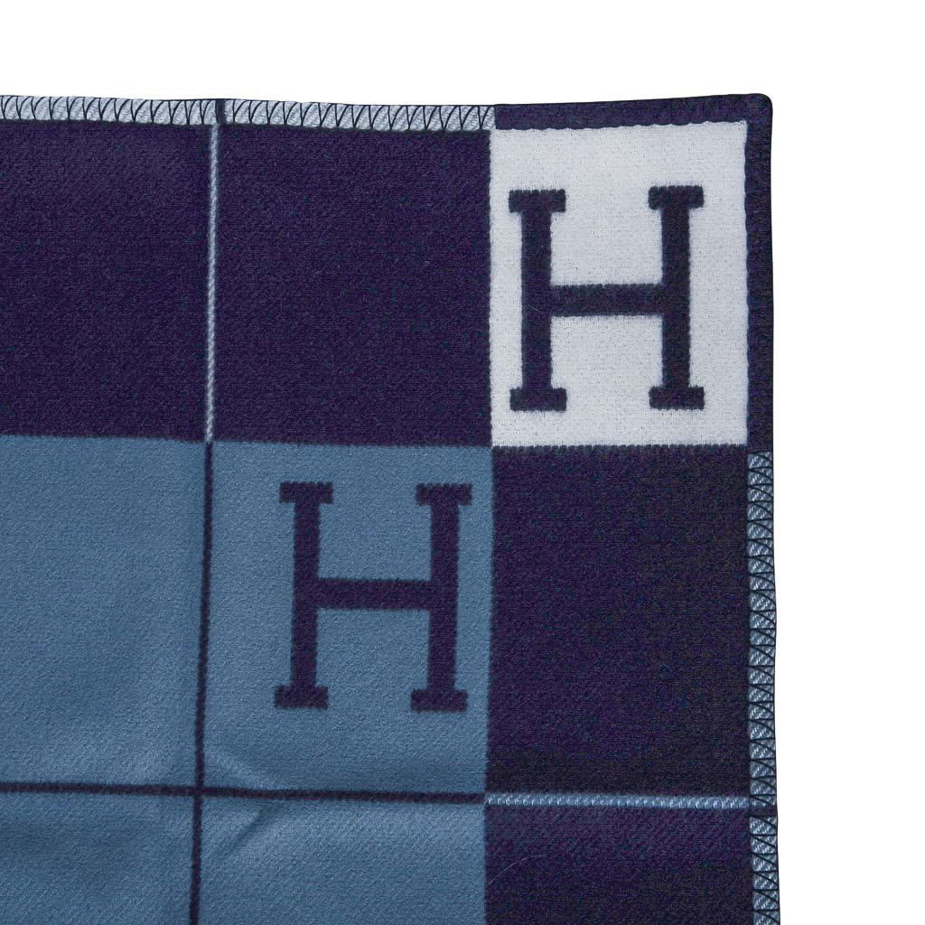Women's or Men's Hermes Blanket Avalon III Signature H Blue Caban / Ecru Throw New 