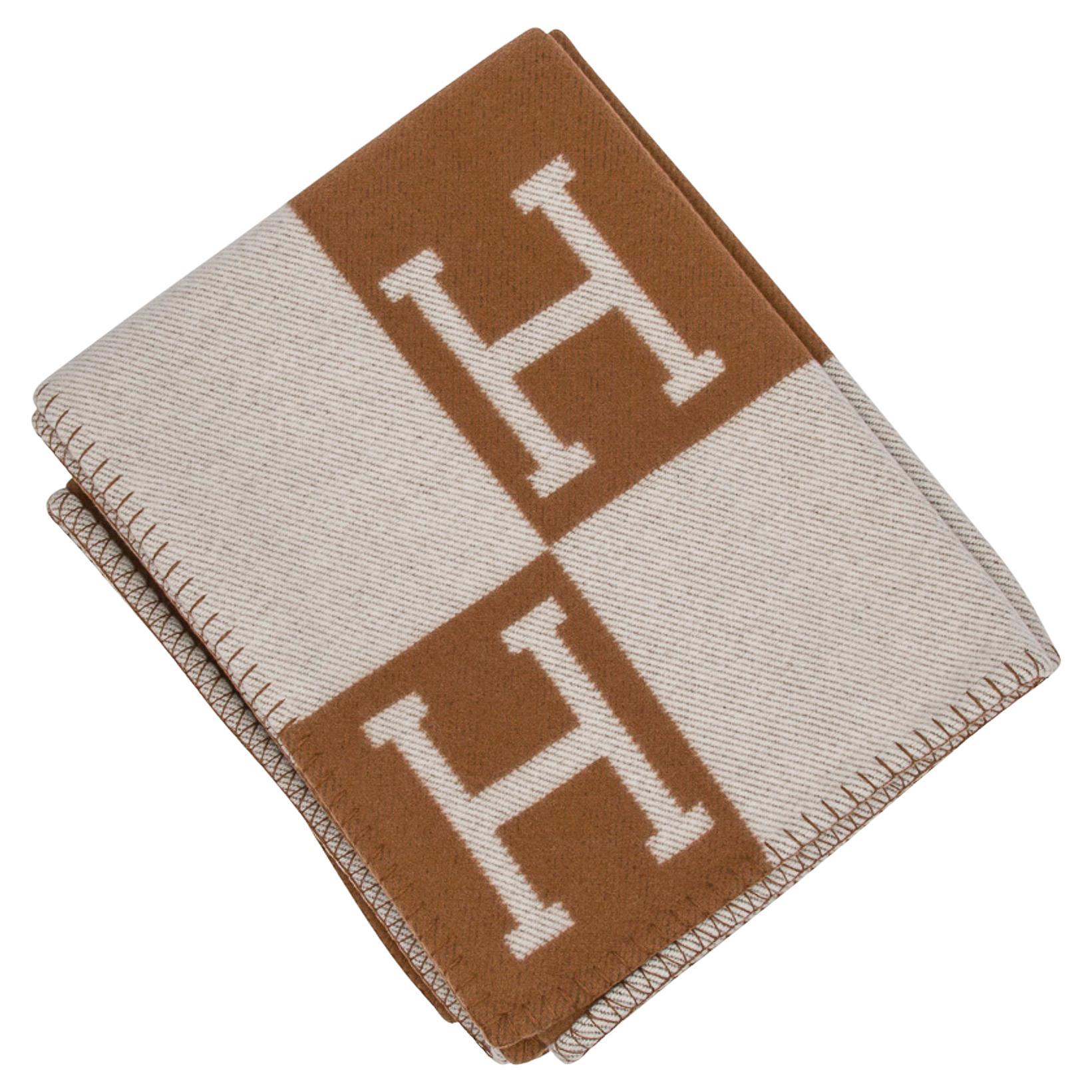 Hermes Blanket Avalon III Signature H Camel and Ecru Throw New