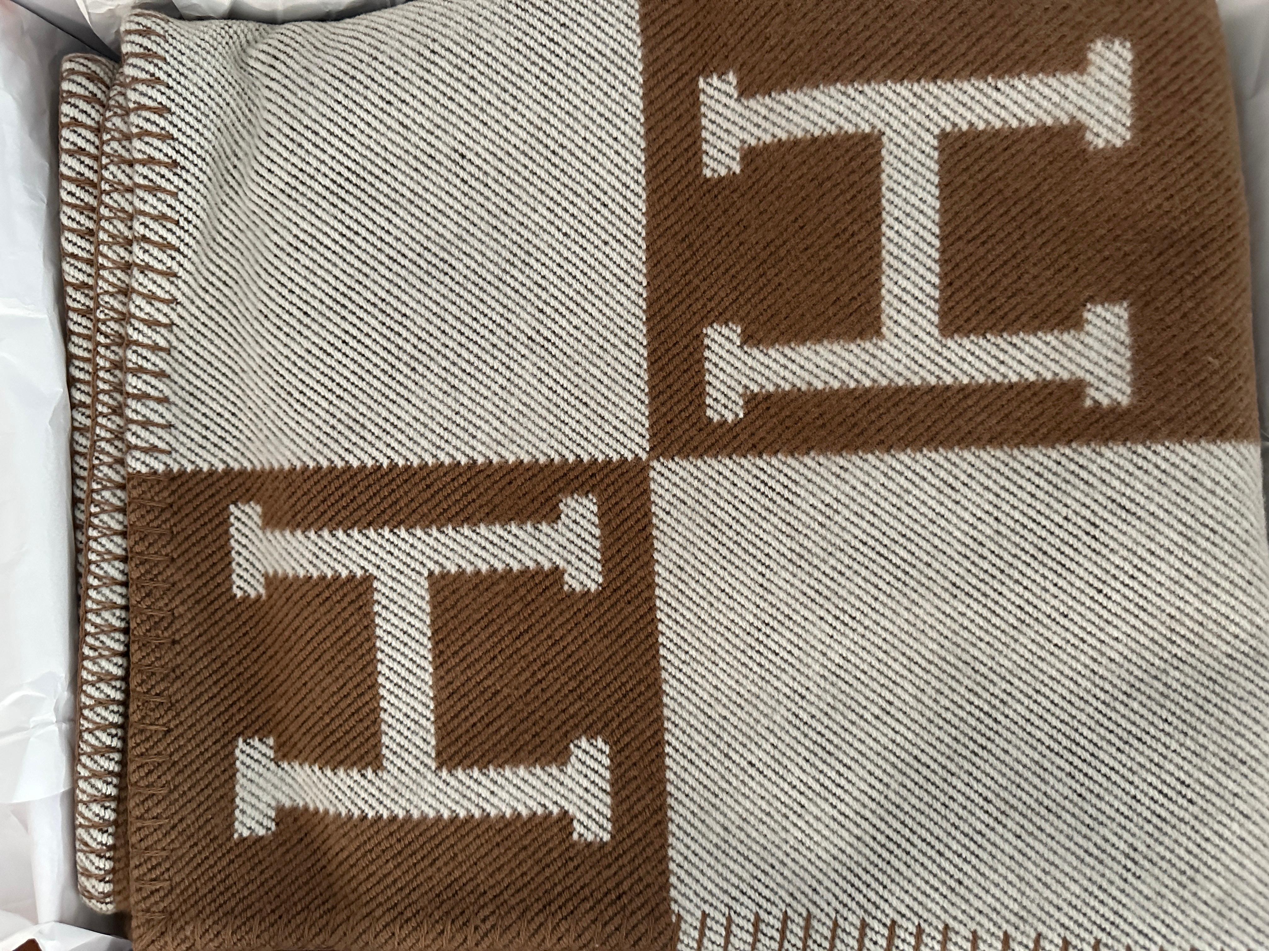Hermes Blanket Avalon Throw Ecru Camel Wool Cashmere In New Condition In West Chester, PA