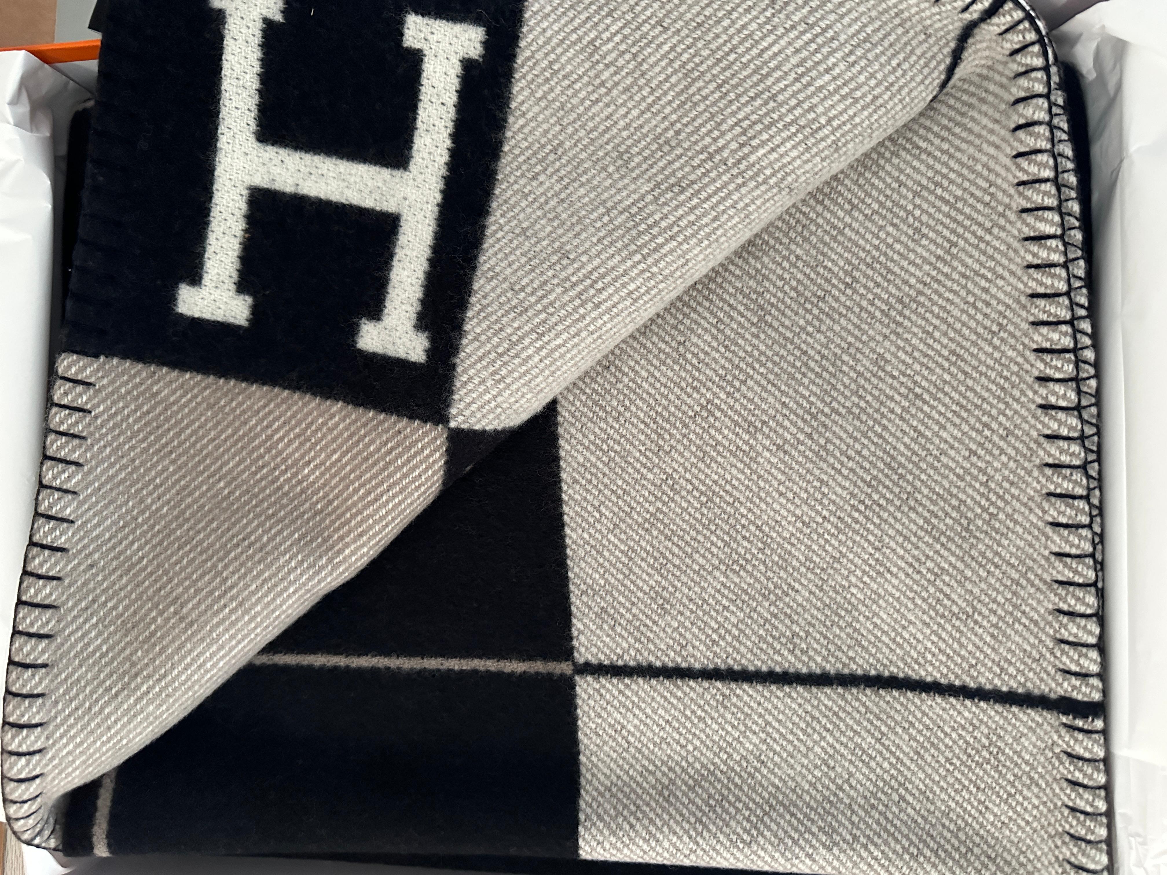 hermes avalon blanket colors