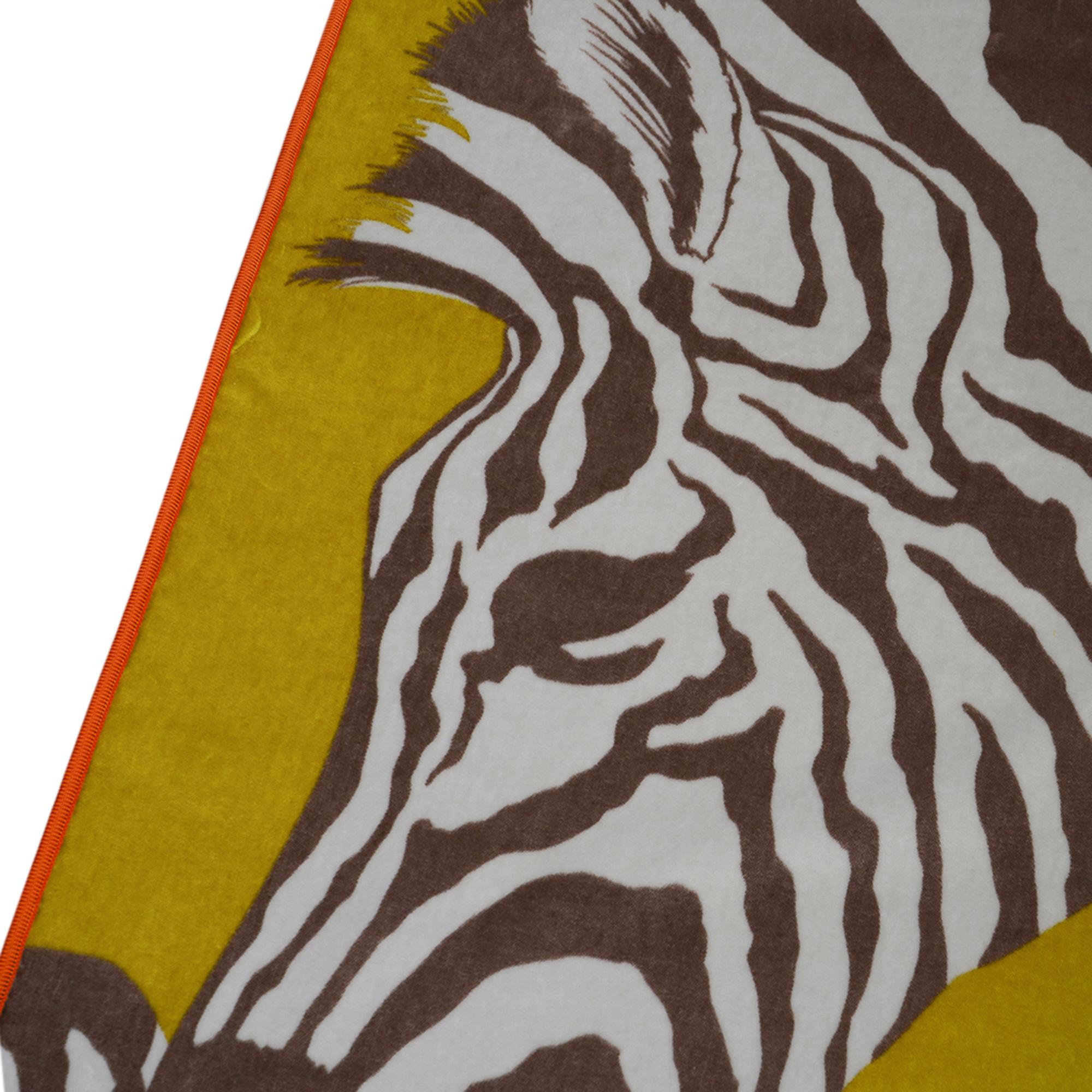 Mightychic offers an Hermes Jete de Canape Zebra Pegase blanket.
Designed by Alice Shirley.
In Orange, Green and Taupe colorway.
This fabulous blanket is a chic addition to any room.
Fabric is Cotton and Modal.
New or Pristine Store Fresh