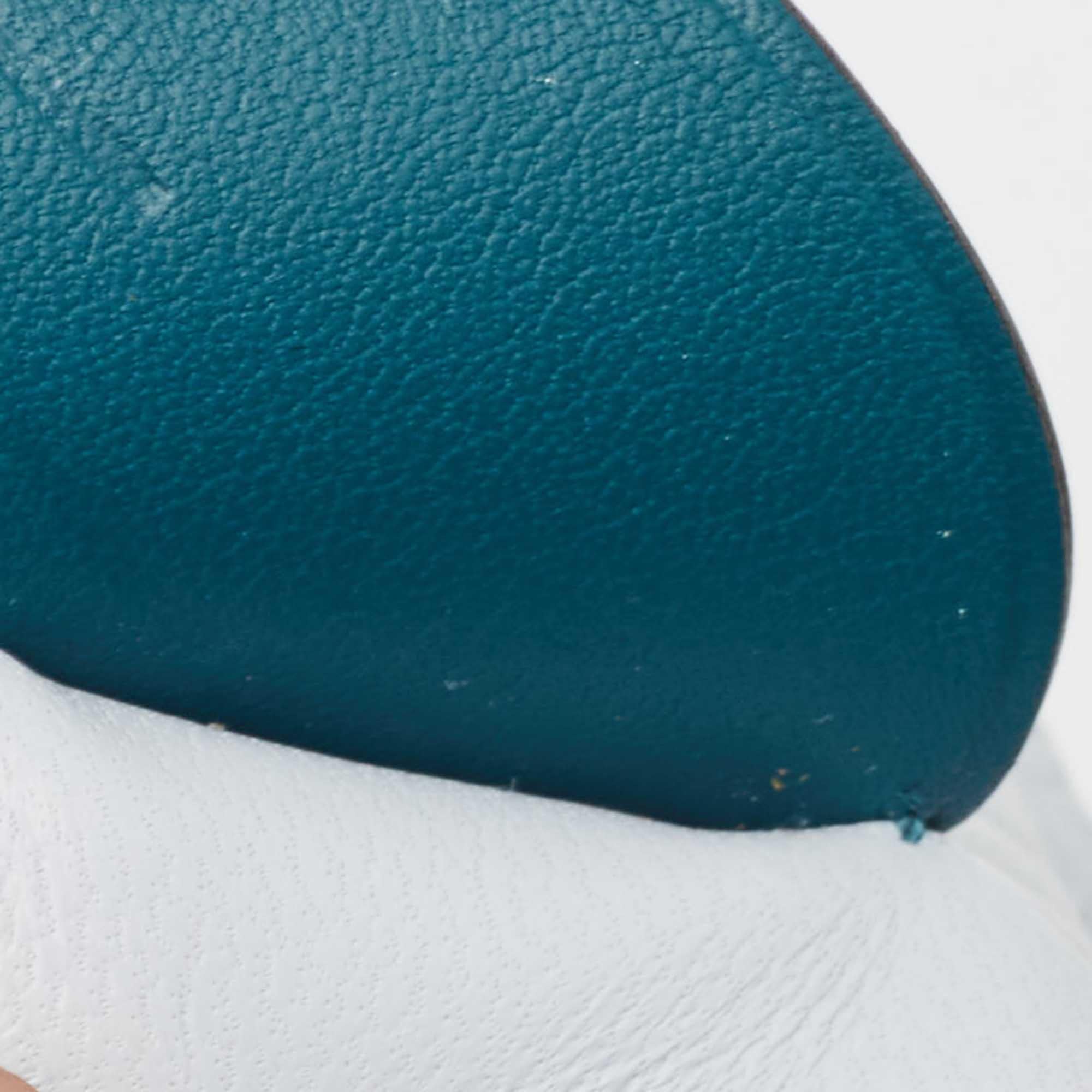 Hermes Bleu Brume/Sesame/Vert Bosphore Milo Leather GriGri Rodeo Pegase Bag In Excellent Condition In Dubai, Al Qouz 2