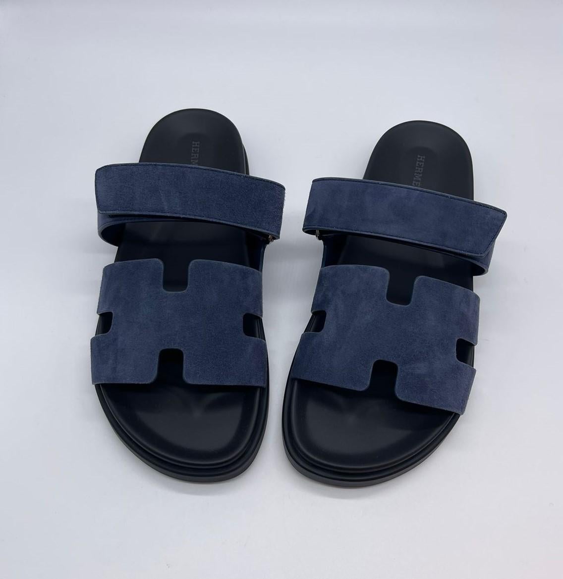 Size 42
Techno-sandal in suede goatskin with anatomical rubber sole and adjustable strap.
A sleek design for a comfortable casual look.
Made in Italy