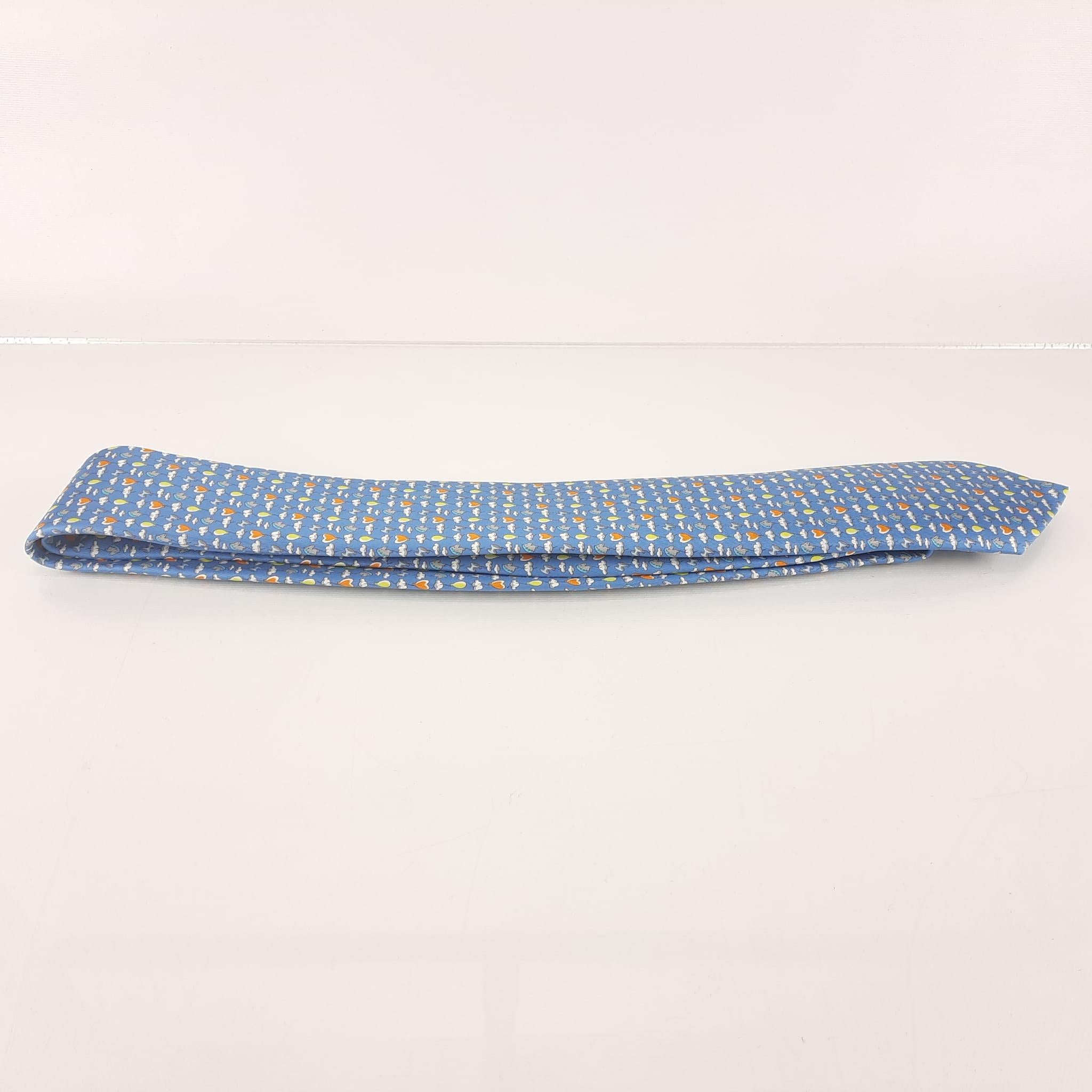 Cravate en sergé de soie cousu main 
Fabriqué en France
Conçu par Philippe Mouquet
Largeur : 7 cm