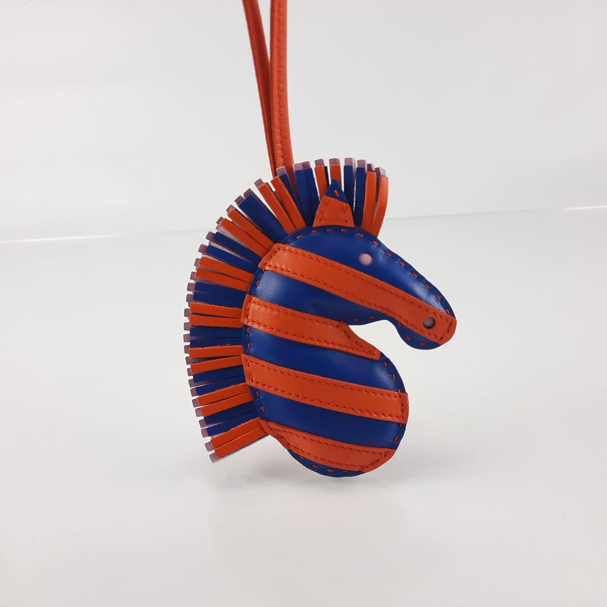 Zebra charm in Milo lambskin
With its colorful mane and jungle spirit, this zebra brings a whimsical touch to our bags
Made in France
Dimensions: L 10.5 x H 10.3 cm
