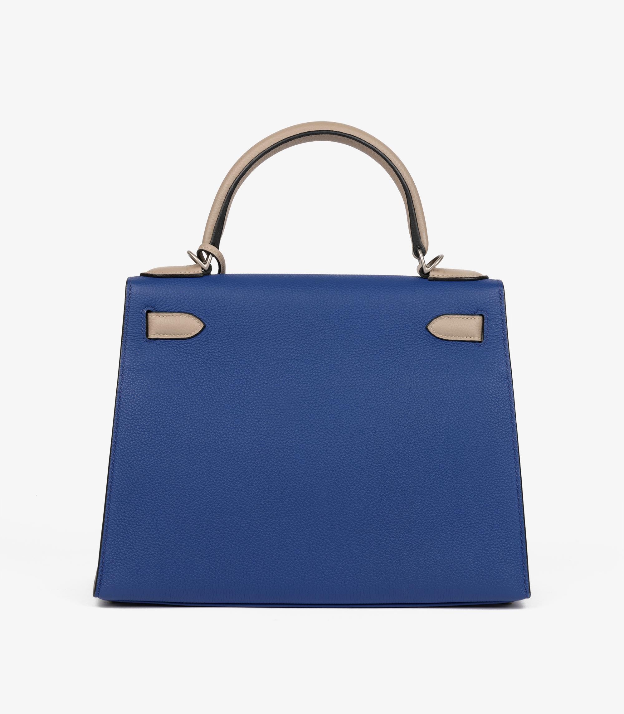 Femenino o masculino Hermès Bleu Electric & Gris Tourterelle Togo Leather Special Order HSS Kelly28cm en venta