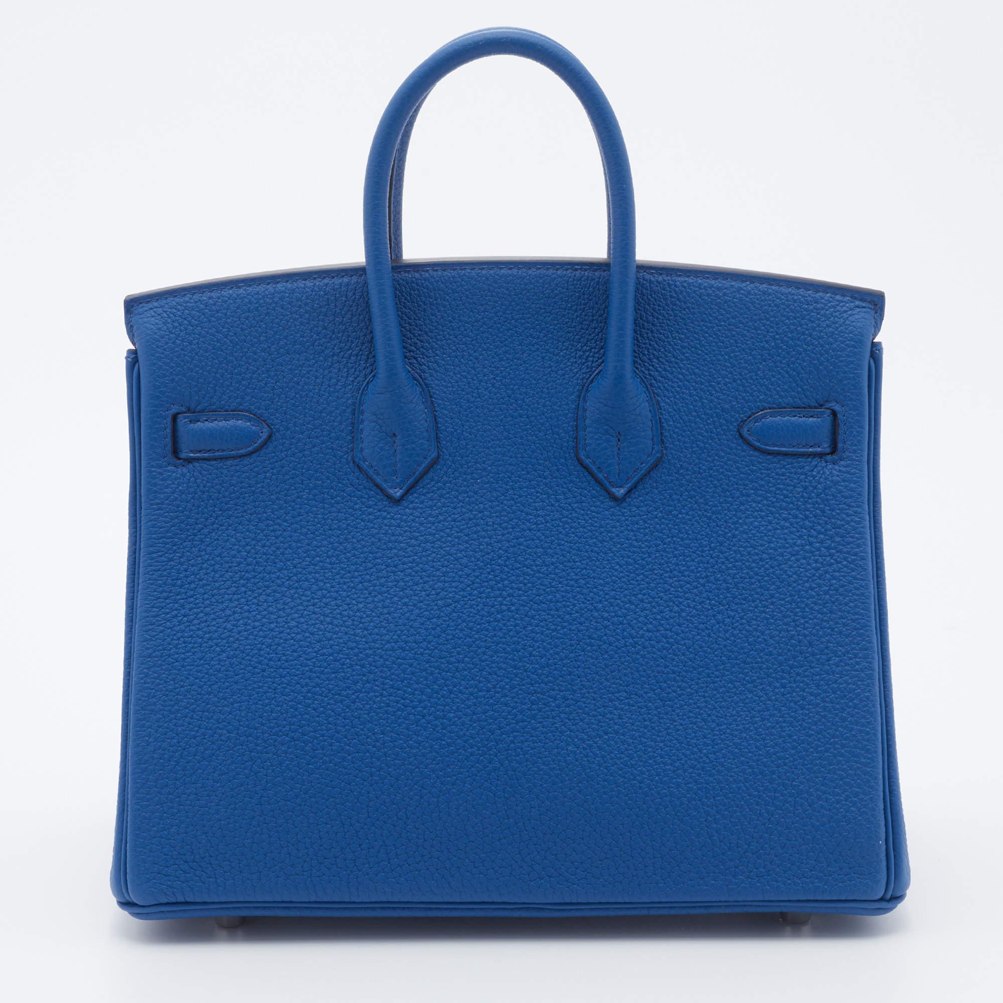 If you've been wishing to own an authentic Birkin, there is no better time to buy this coveted work of art than now. Here, we have this Birkin 25 just for you. Crafted in France from Togo leather, the bag features dual top handles. In addition, the