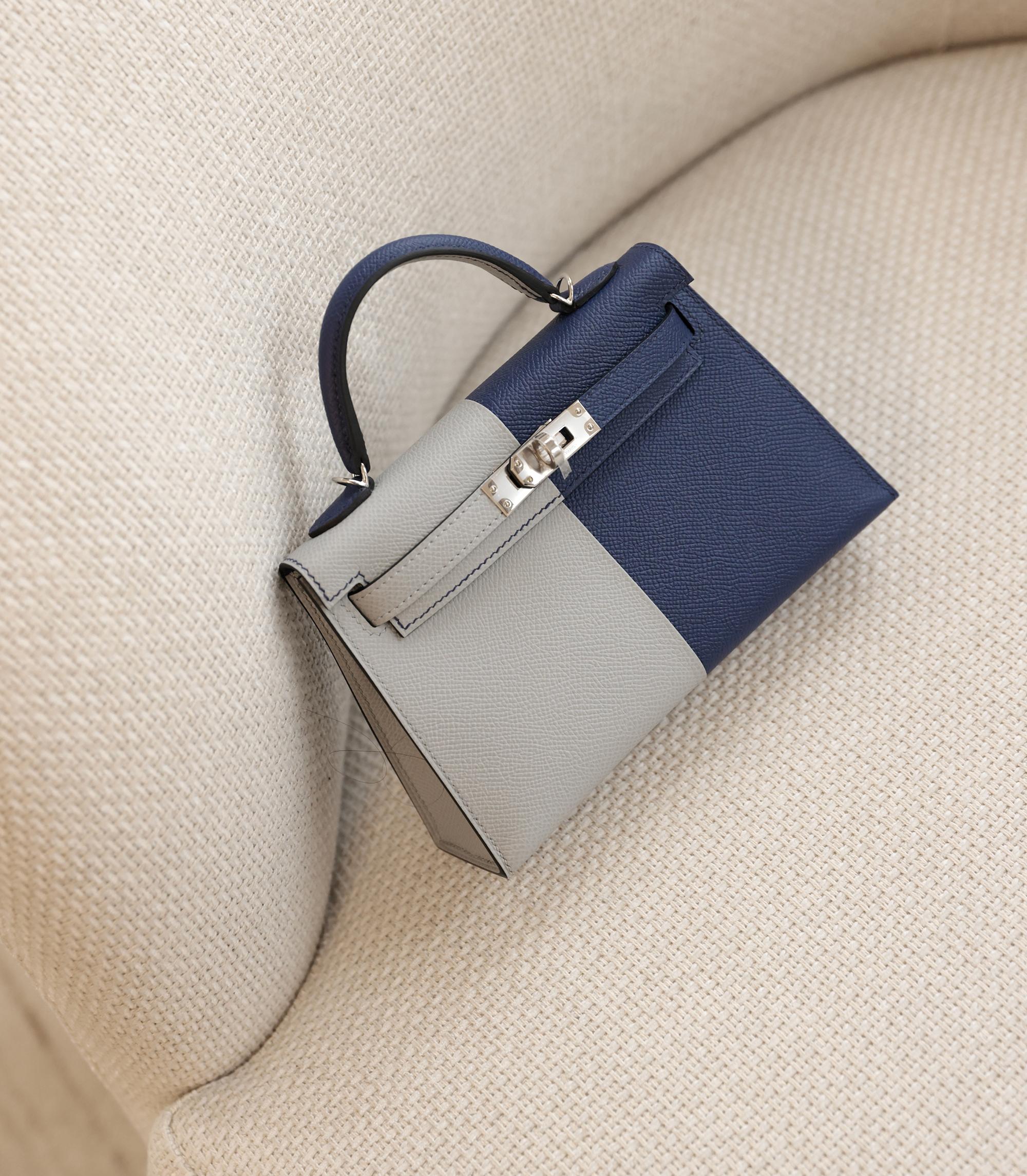Hermès Bleu Glacier & Bleu Indigo Epsom Leather HSS Special Order Kelly 20cm II Sellier

Product Details
Xupes Ref: BB032
Brand: Hermès
Model: Kelly 20cm II
Type: Top Handle, Shoulder, Crossbody
Serial Number: W
Age: 2024
Accompanied By: Hermès Dust