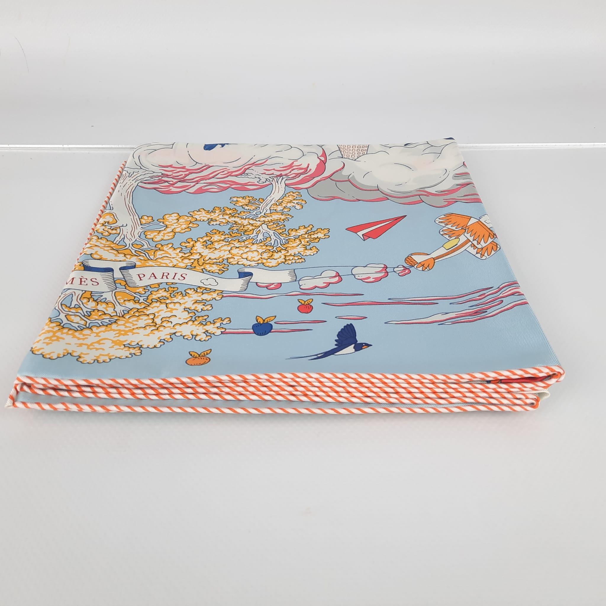Scarf in silk twill with hand-rolled edges (100% silk).
Designed by Dimitri Rybaltchenko