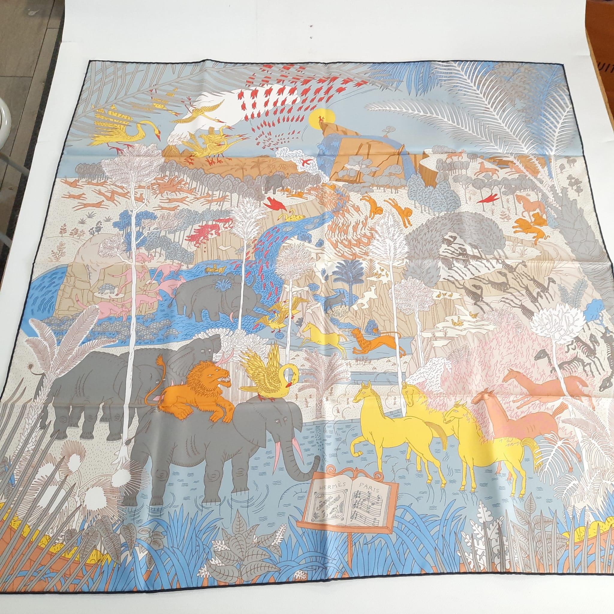 Hermes Bleu Glacier / Jaune Vif / Gris Le Carnaval des Animaux sciarpa 90 In condizioni Nuovo in vendita a Nicosia, CY
