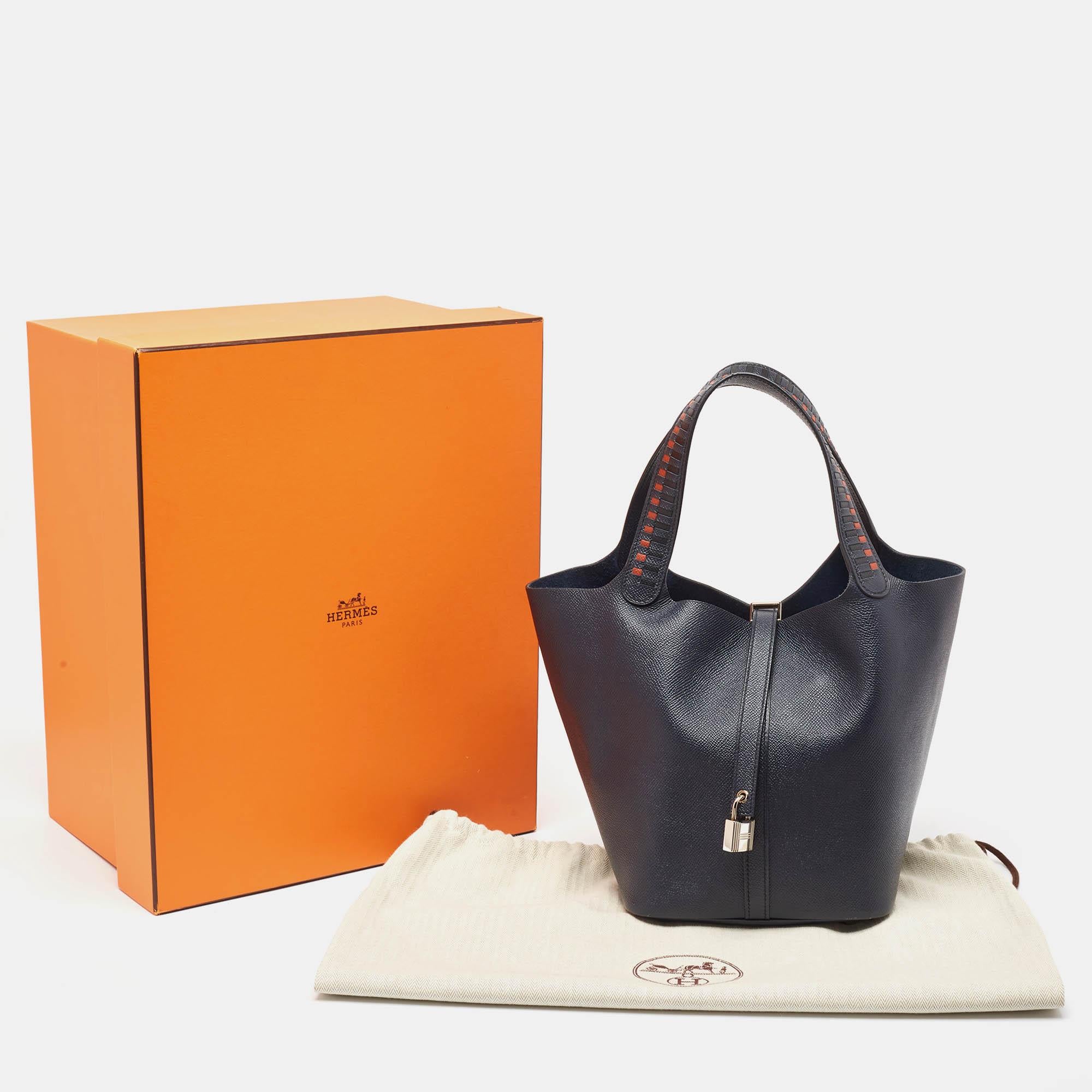 Hermes Bleu Indigo/Noir/Terre Battue Epsom Leather Picotin Lock Tressage 22 Bag In Good Condition For Sale In Dubai, Al Qouz 2