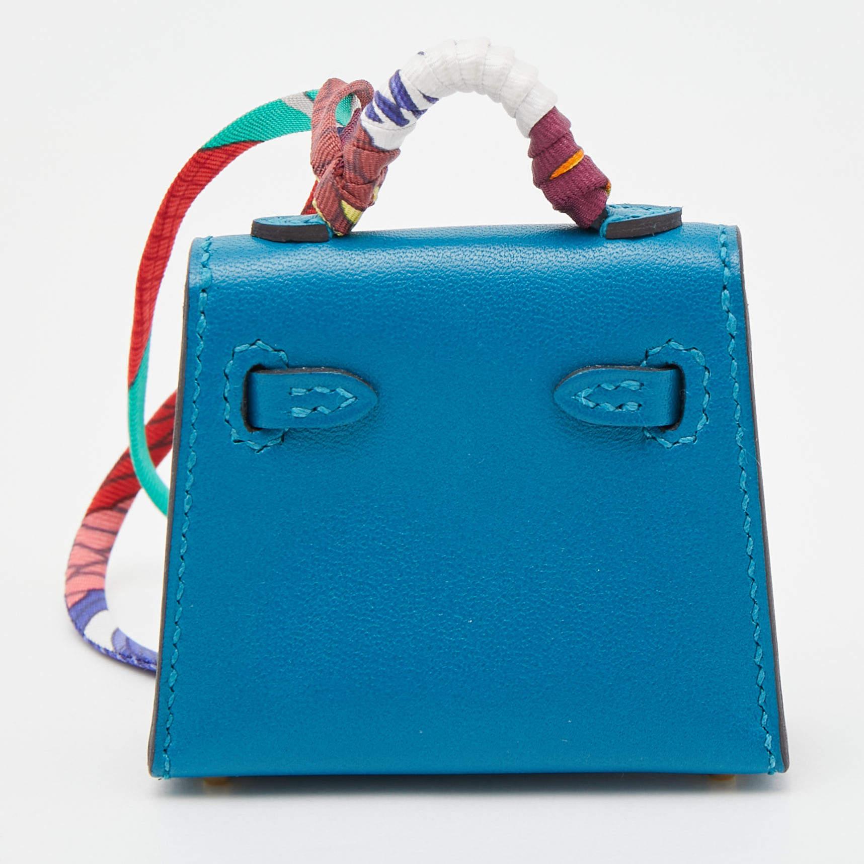 Wondering how to decorate your Kelly bag? Use this mini Kelly twilly bag charm! It is crafted using leather into the structure we love so much. It has the signature handles, and the front lock can be unclasped too.

Includes: Original Dustbag,