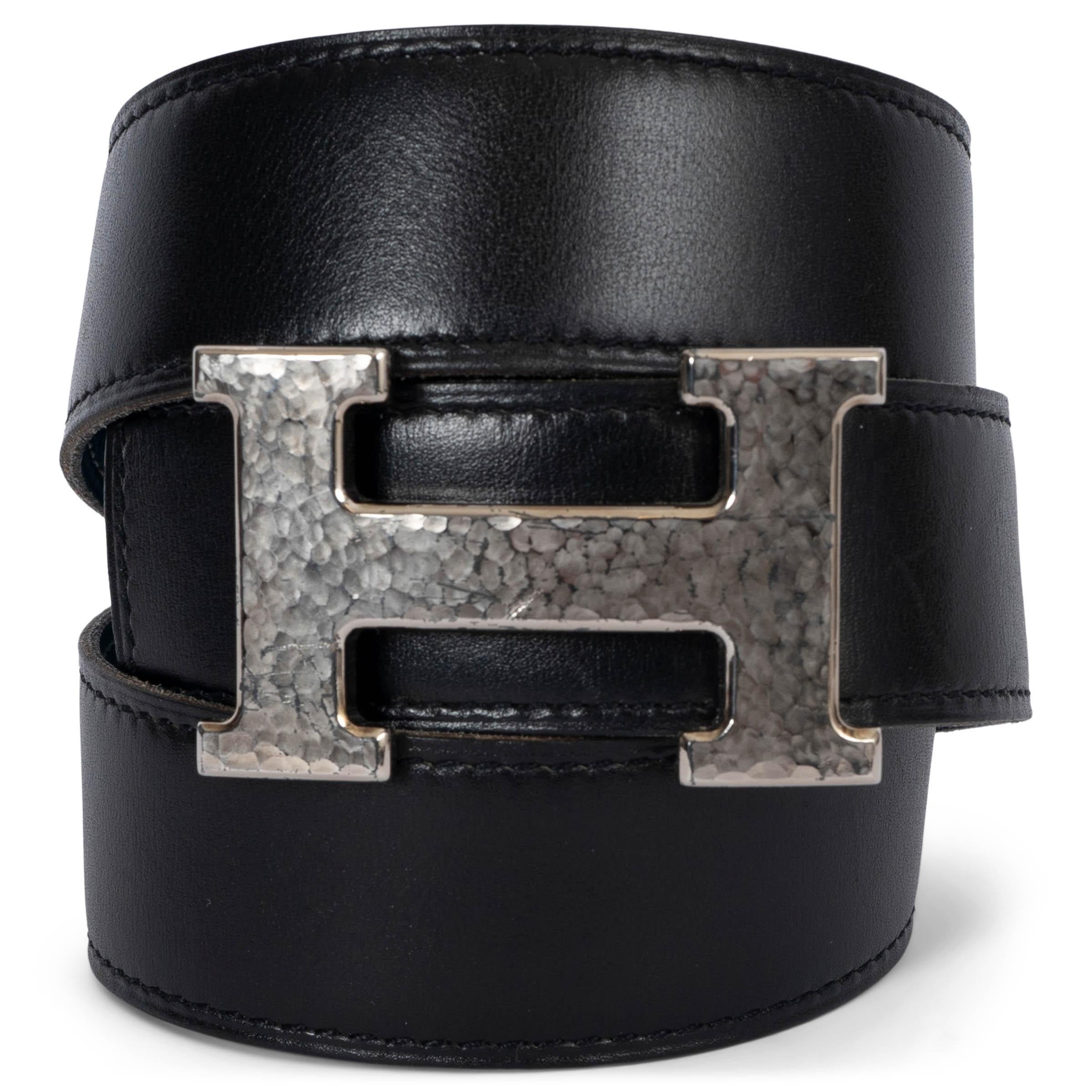 100% authentic Hermès H Martelee 32mm reversible belt in Jean blue Togo leather and black Box leather. Features a hammered palladium H buckle. Has been worn and shows heavy wear on the Palladium buckle and the first belt hole is slightly ripped.