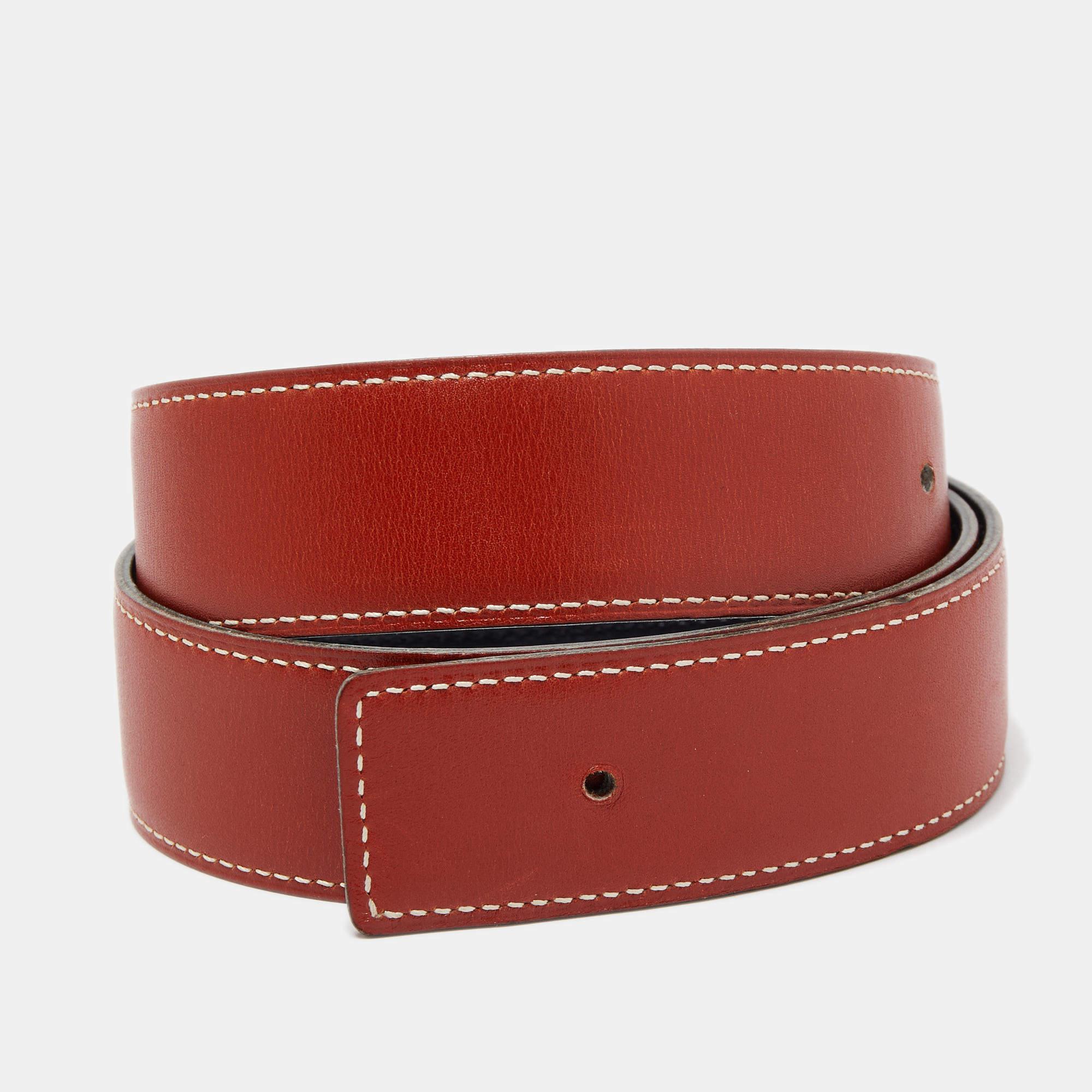 The Hermès strap is a luxurious accessory, crafted from high-quality navy blue box leather. It features impeccable craftsmanship, a smooth and glossy finish, and is designed to be interchangeable with Hermès belt buckles, offering a timeless and