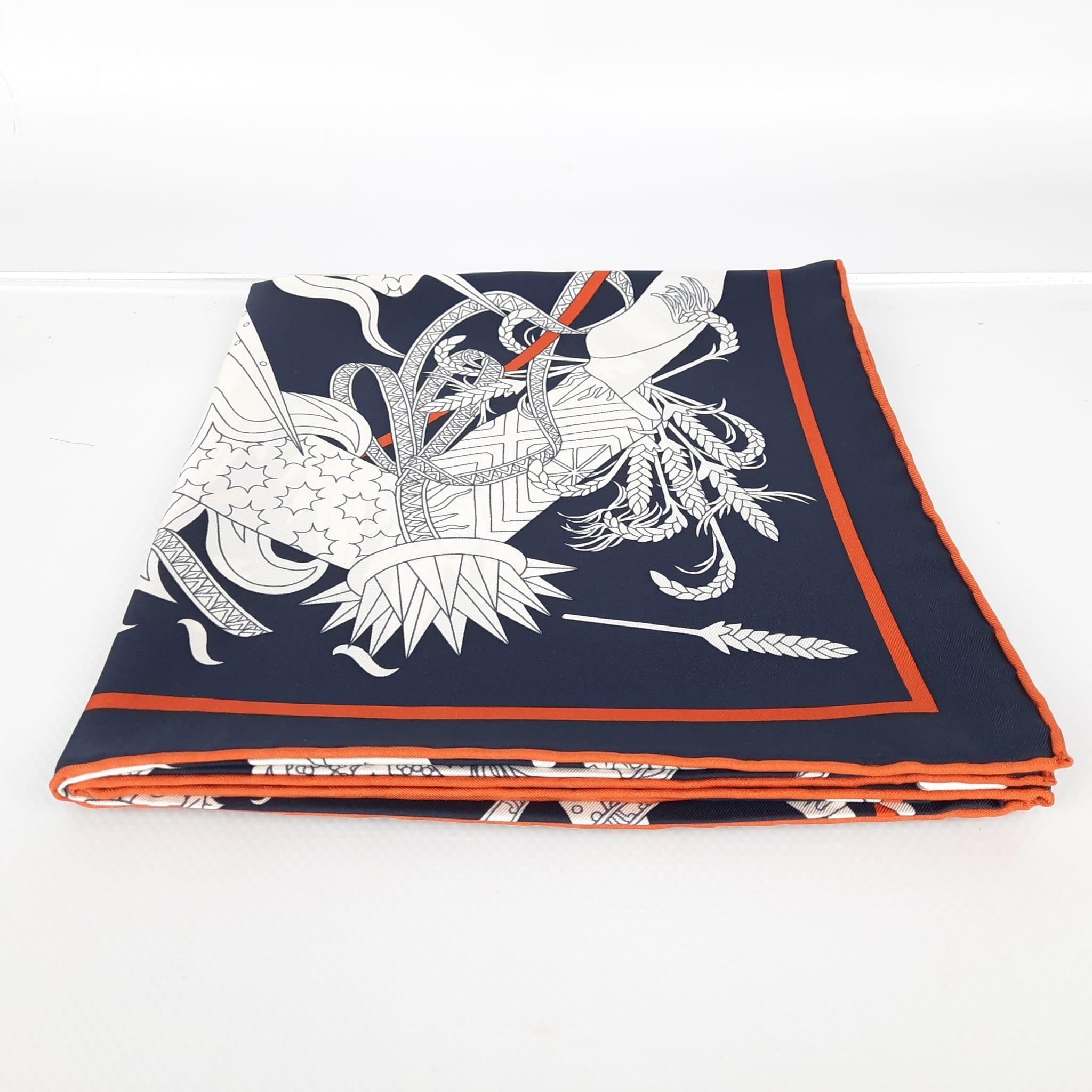 Scarf in silk twill with hand-rolled edges (100% silk).
Designed by Pierre Marie