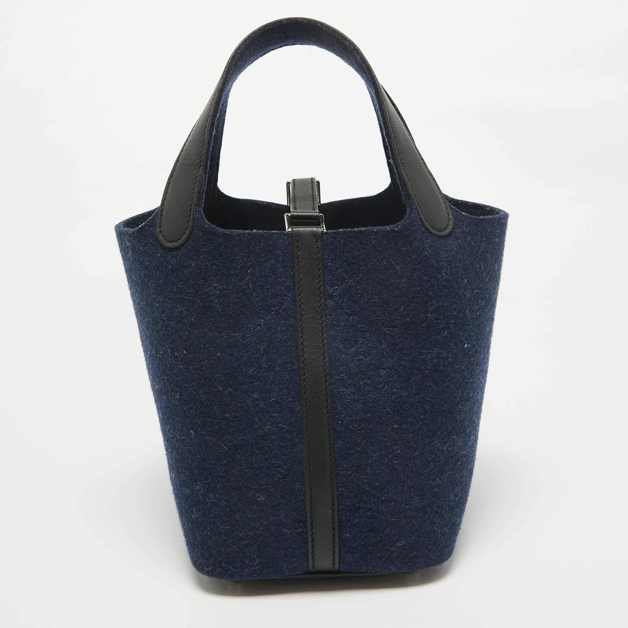 Hermes Bleu Nuit/Noir Feutre und Swift Leder Picotin Lock 18 Tasche im Zustand „Hervorragend“ im Angebot in Dubai, Al Qouz 2