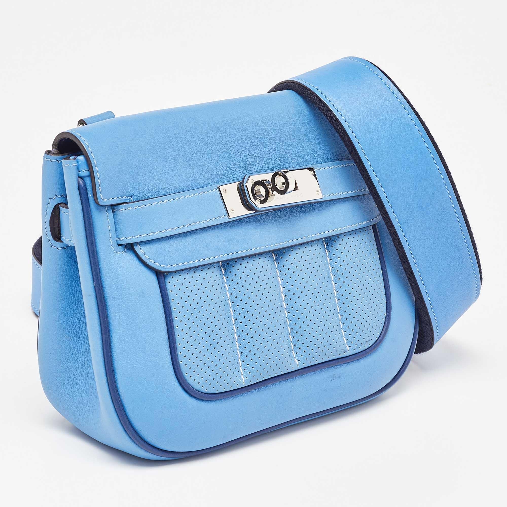 Crafted with excellence from blue Brighton Swift leather, this Hermes Berline bag will make a dream buy if you're looking for luxury that is handy and durable. The bag is blessed with the iconic Kelly lock on the flap, rounded corners and a leather