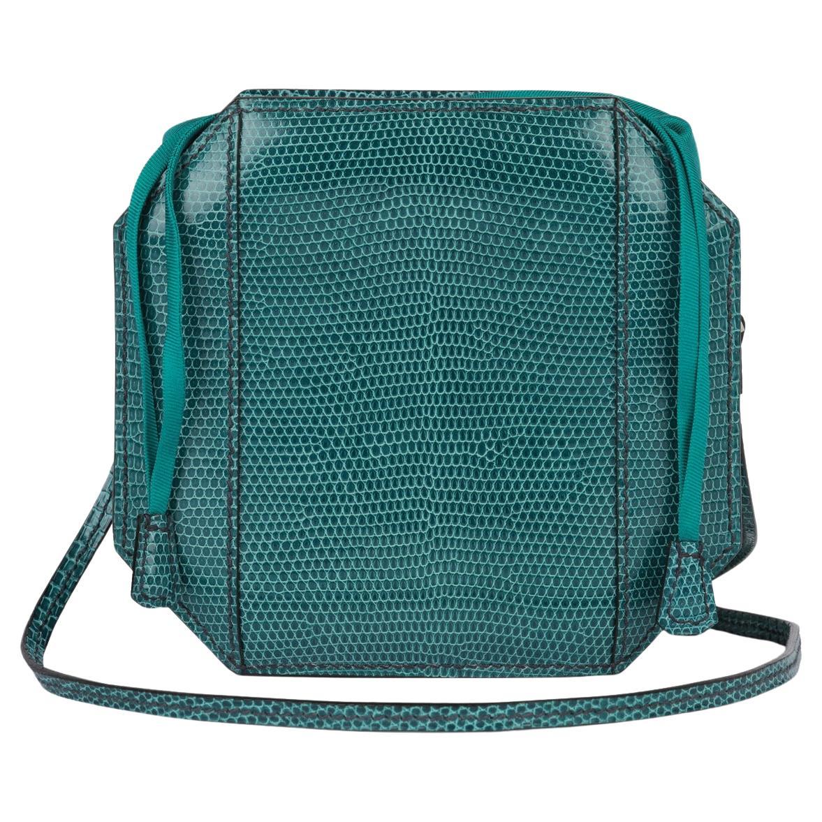 Hermès Bleu Petrole Shiny Niloticus Pelle di lucertola e seta Sac a Poudrier in vendita