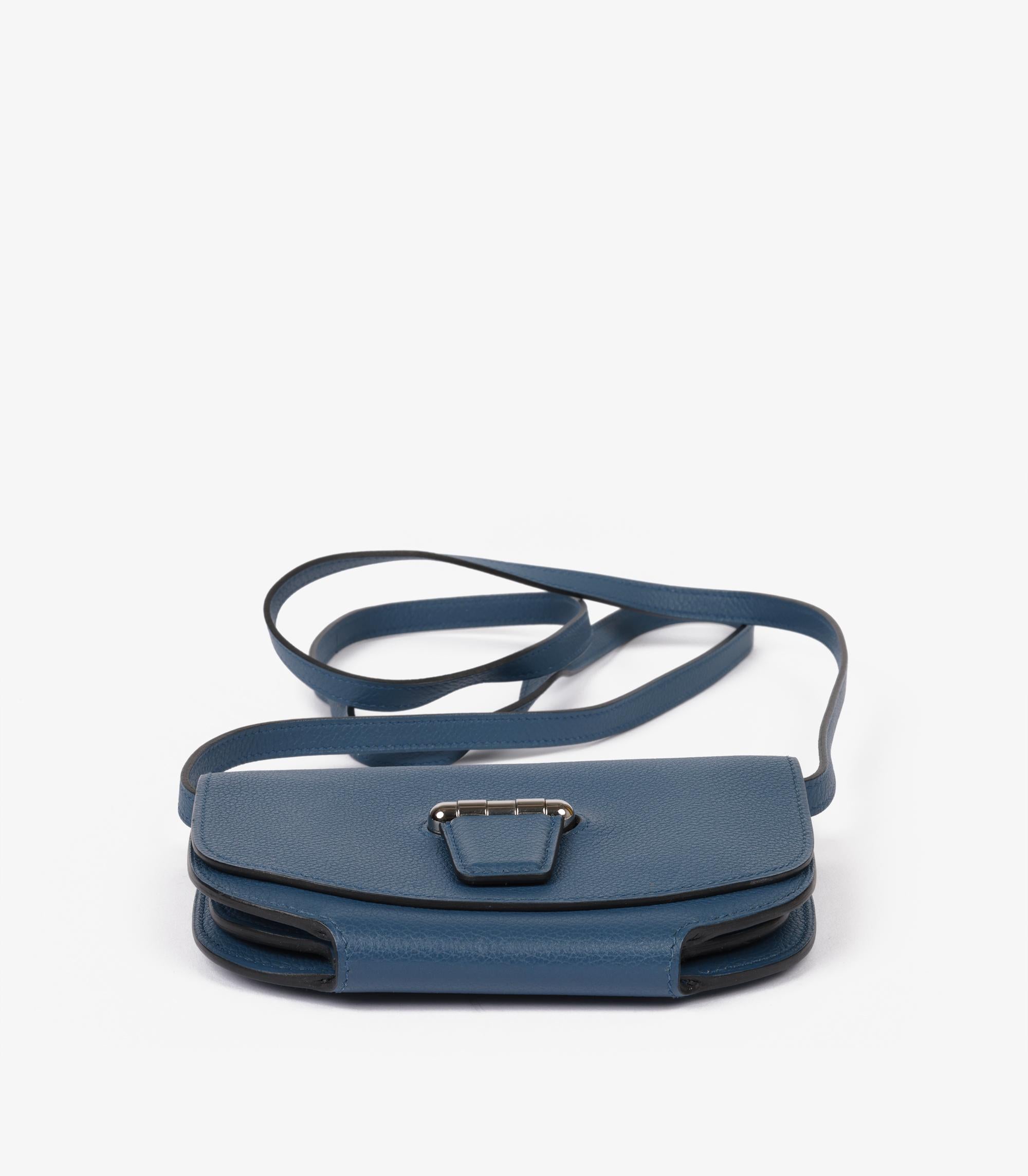 da uomo o donna Hermès Bleu Saphir Evercolour Leather Mini Convoyeur Bag in vendita