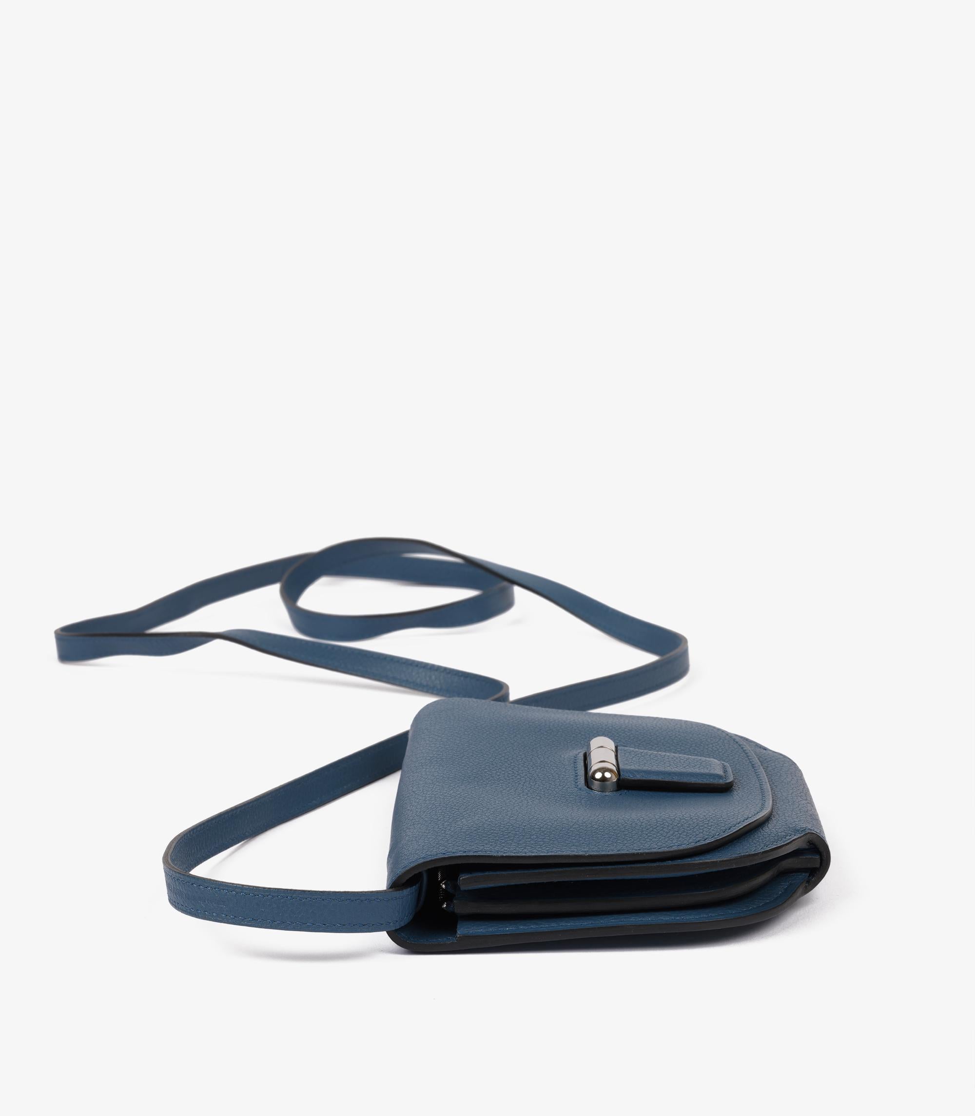 Hermès Bleu Saphir Evercolour Leather Mini Convoyeur Bag in vendita 1