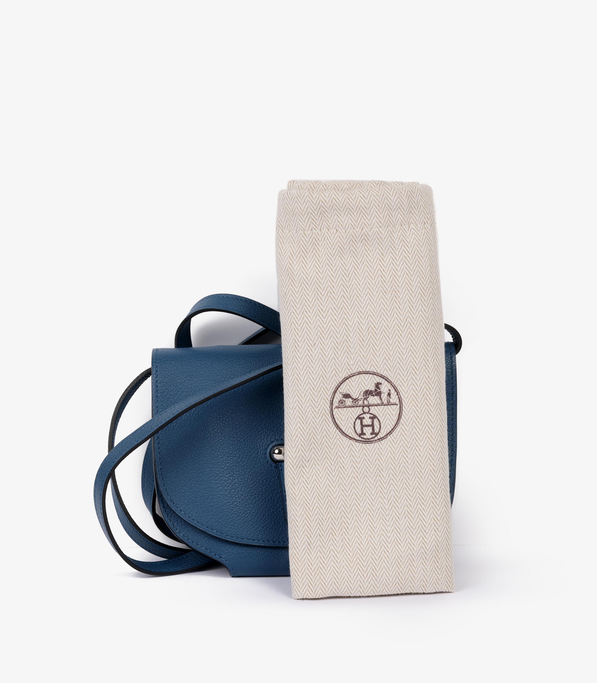 Hermès Bleu Saphir Evercolour Leather Mini Convoyeur Bag in vendita 4
