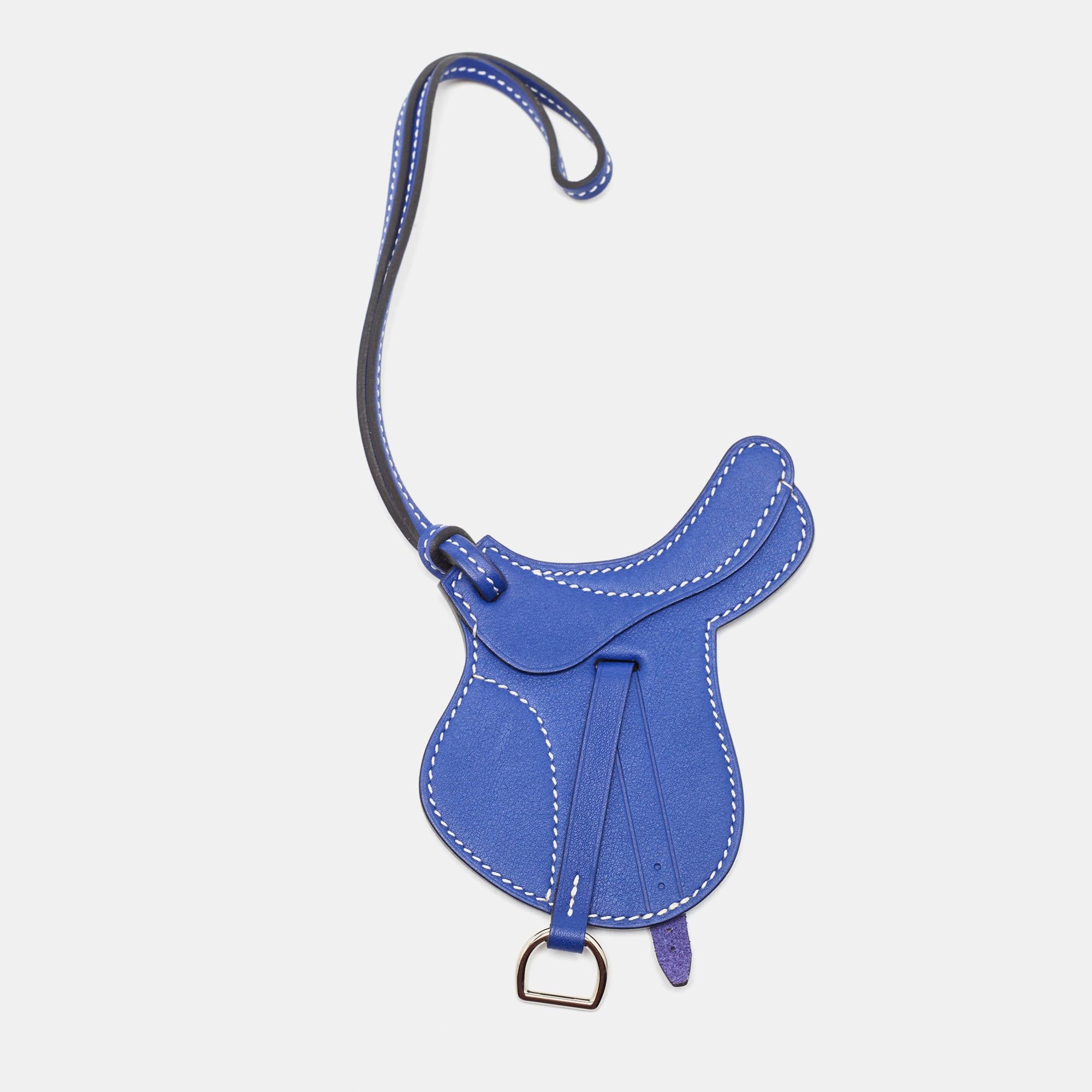 Hermes Bleu Saphir Swift Cuir Paddock Selle Horse Saddle Bag Charm Excellent état - En vente à Dubai, Al Qouz 2