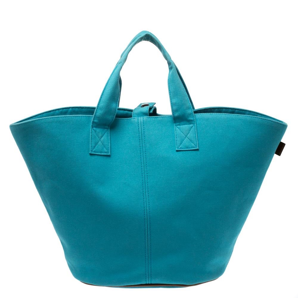 Hermes products are not only a symbol of style but also reliability. This handy beach tote creation is crafted from canvas and comes with dual handles. The interior is spacious enough to hold all your beach essentials and has a zipped