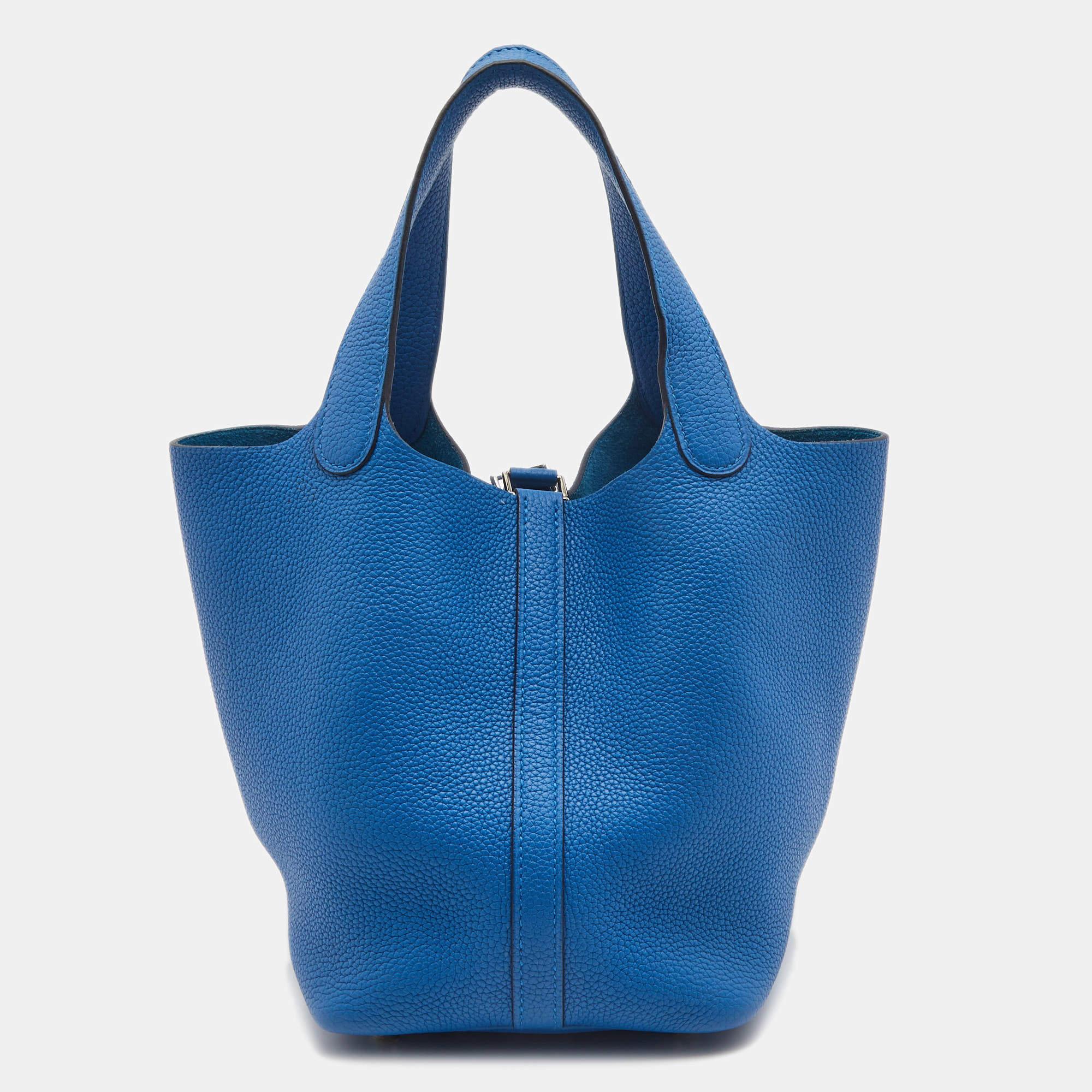 Wonderfully crafted from Clemence leather, this Hermes Picotin Lock 18 is a creation for people who love a blend of luxury and style. It comes in a grand color, and it sits in a relaxed shape with two handles and a leather interior. Armed with