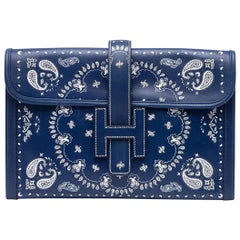 Hermès - Pochette en jige imprimé bandana bleu