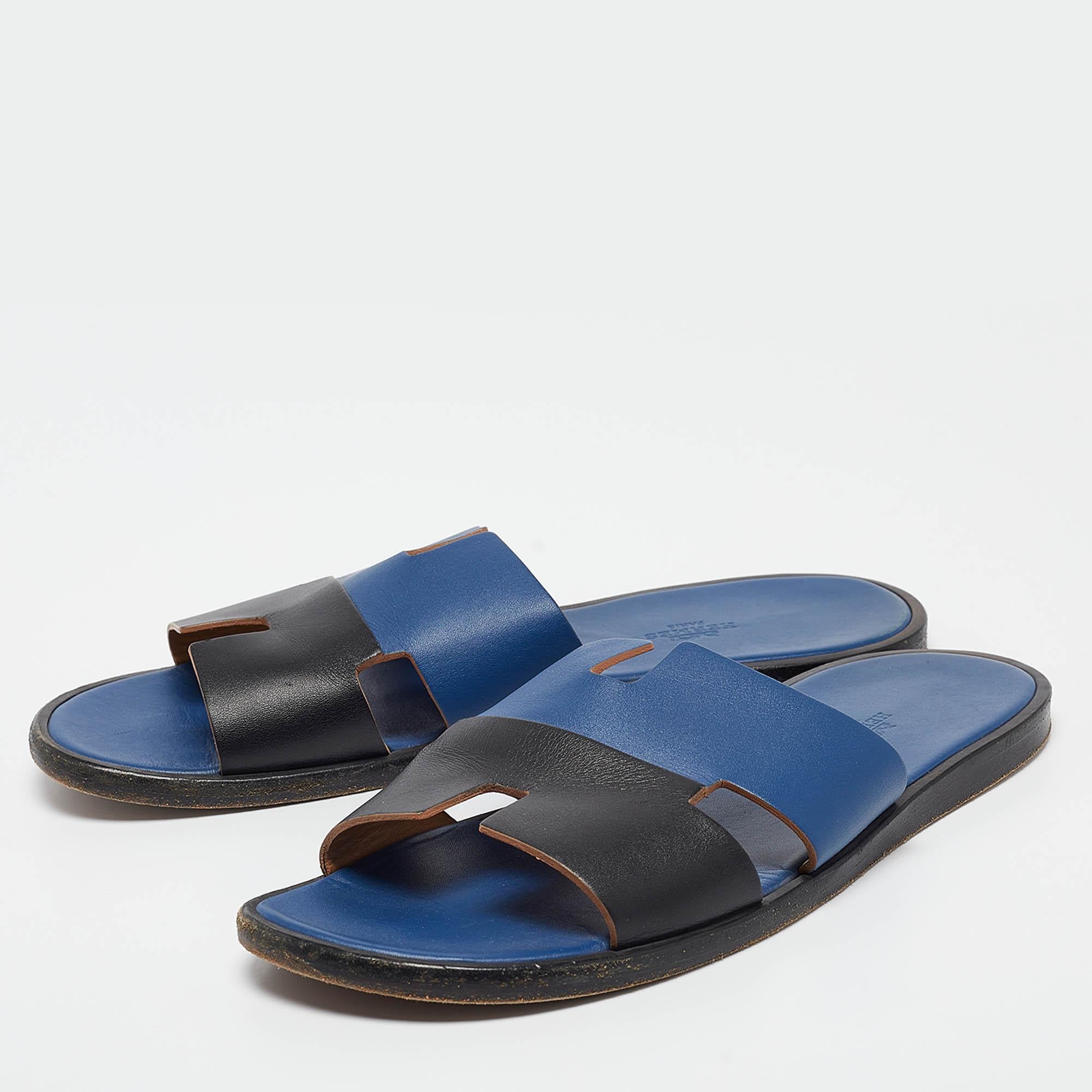 A perfect blend of luxury style and comfort. These designer flats are made using prime quality materials and frame your feet in the most elegant way. They can be paired with a host of outfits from your wardrobe.