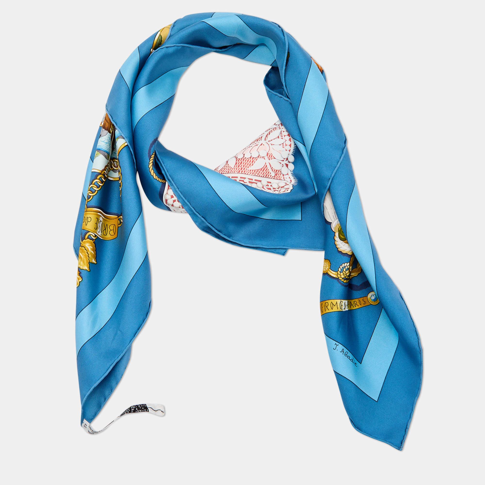  Hermès - Écharpe carrée en soie imprimée Brise De Charme bleue Pour femmes 