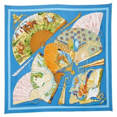 Hermès - Écharpe carrée en soie imprimée Brise De Charme bleue