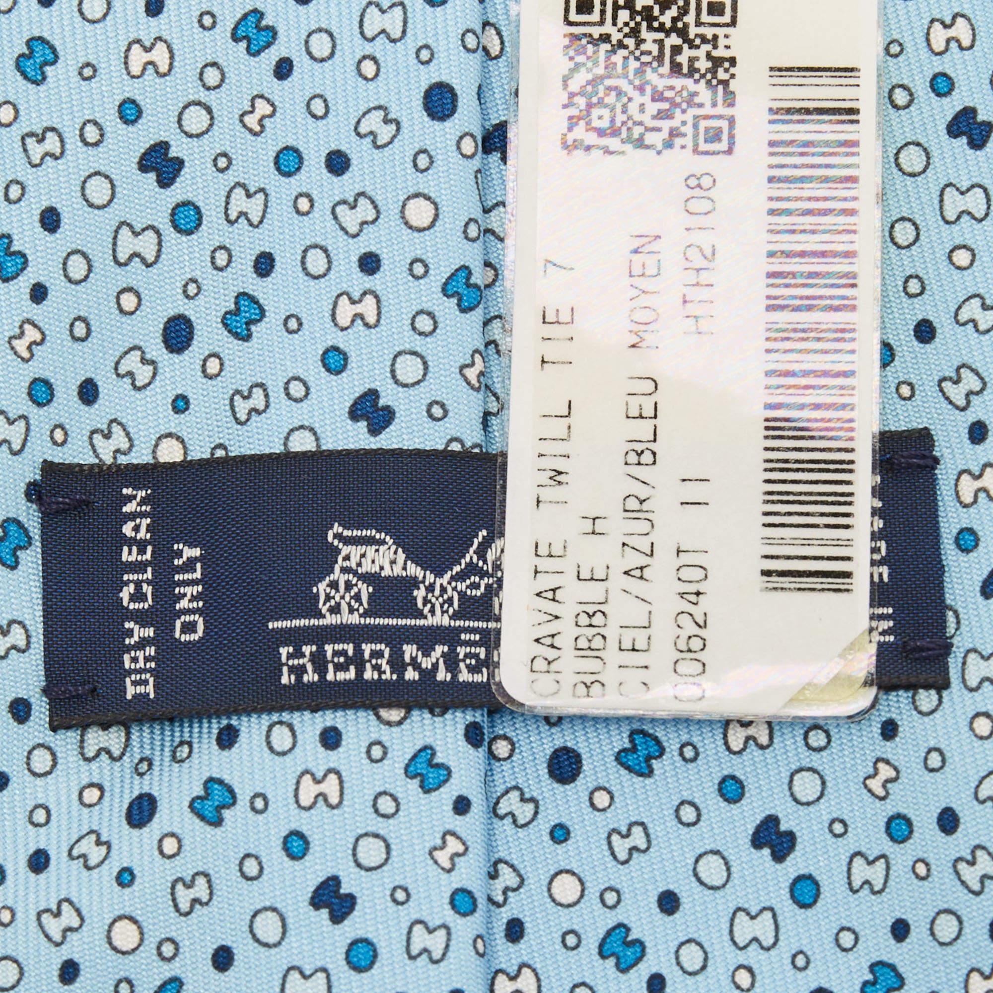 Hermes Blue Bubble H Printed Silk Slim Tie In Excellent Condition In Dubai, Al Qouz 2