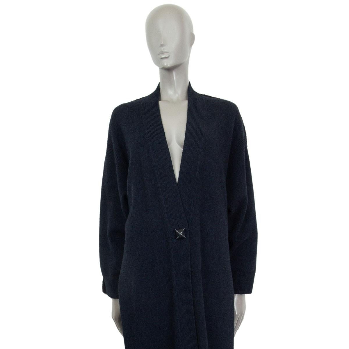 Hermès oversized long cardigan in midnight blue (front) and black (back) cashmere (100%). Closes with a leather-covered pyramid button and has two slits on the side. Has been worn and is in excellent condition. 

Tag Size 34
Size XXS
Shoulder Width
