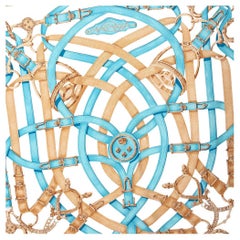 Blauer quadratischer Seidenschal mit Cavalcadour-Muster von Hermes