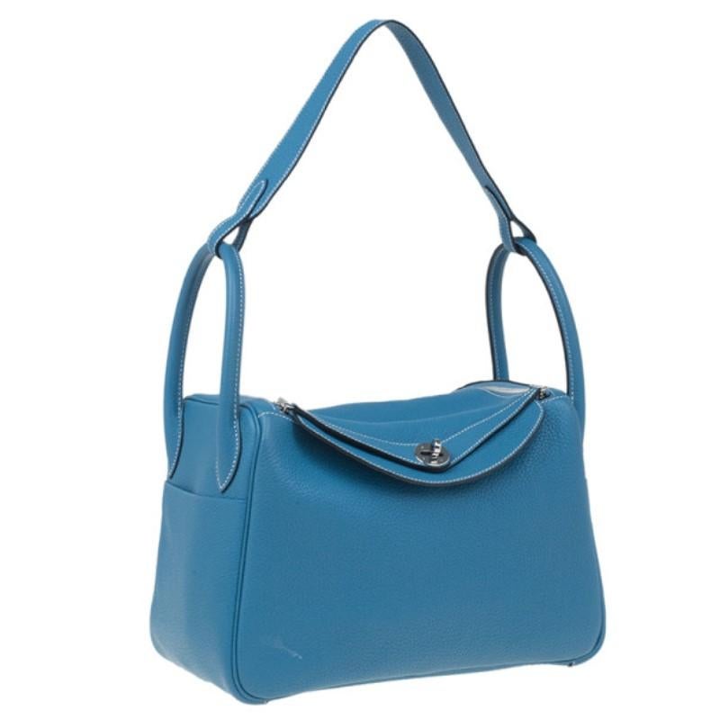 Hermes Blue Clemence Leather Lindy Bag 30 im Zustand „Hervorragend“ in Dubai, Al Qouz 2