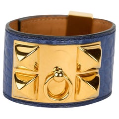 Bracelet Hermès en crocodile bleu avec boucle CDC dorée