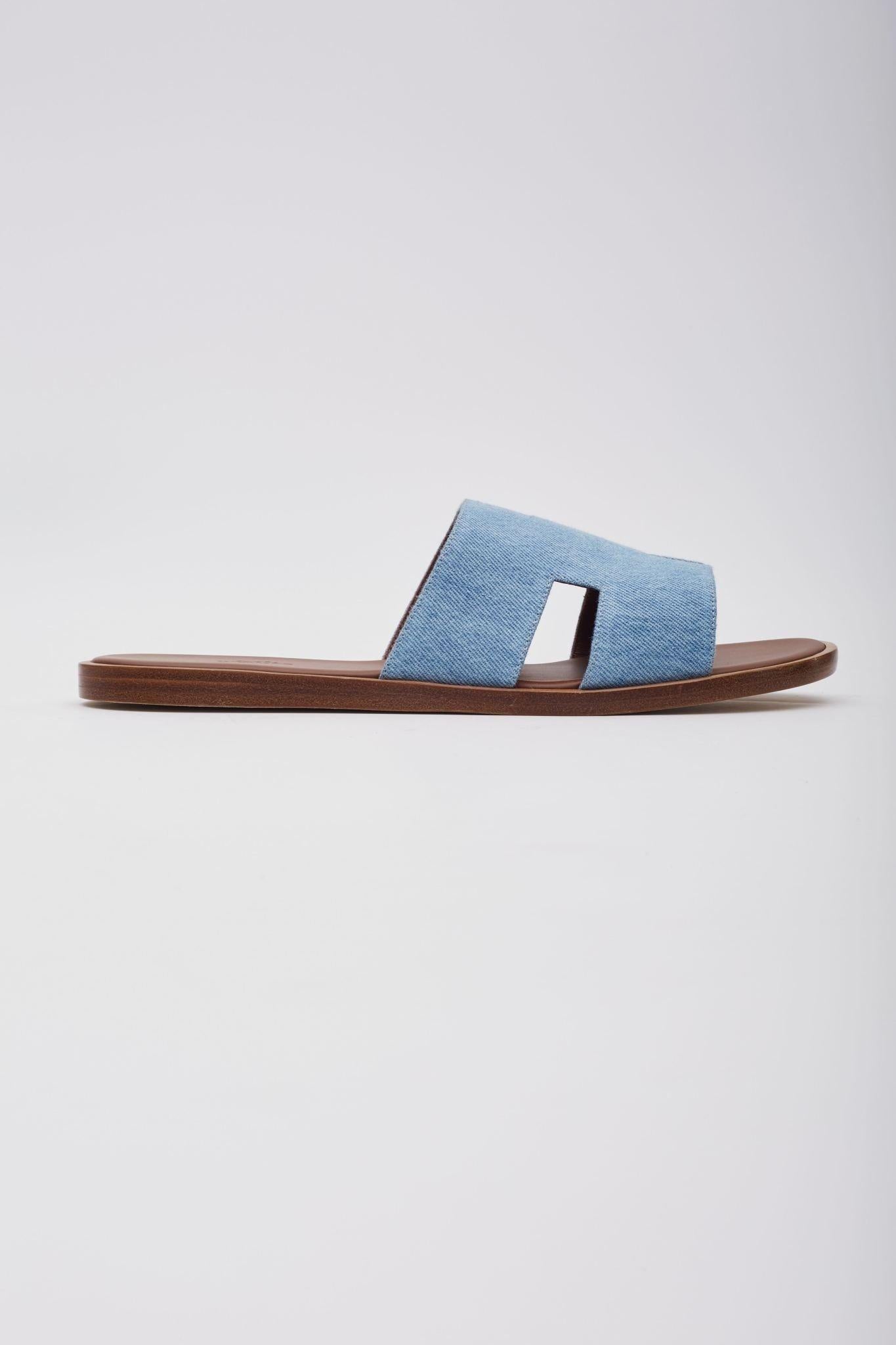 Gray Hermès Blue Denim Izmir Sandal (EU 47) For Sale