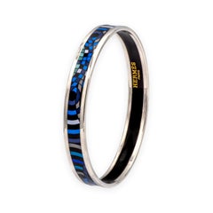 Hermès Pulsera estrecha esmaltada azul chapada en paladio Tamaño grande
