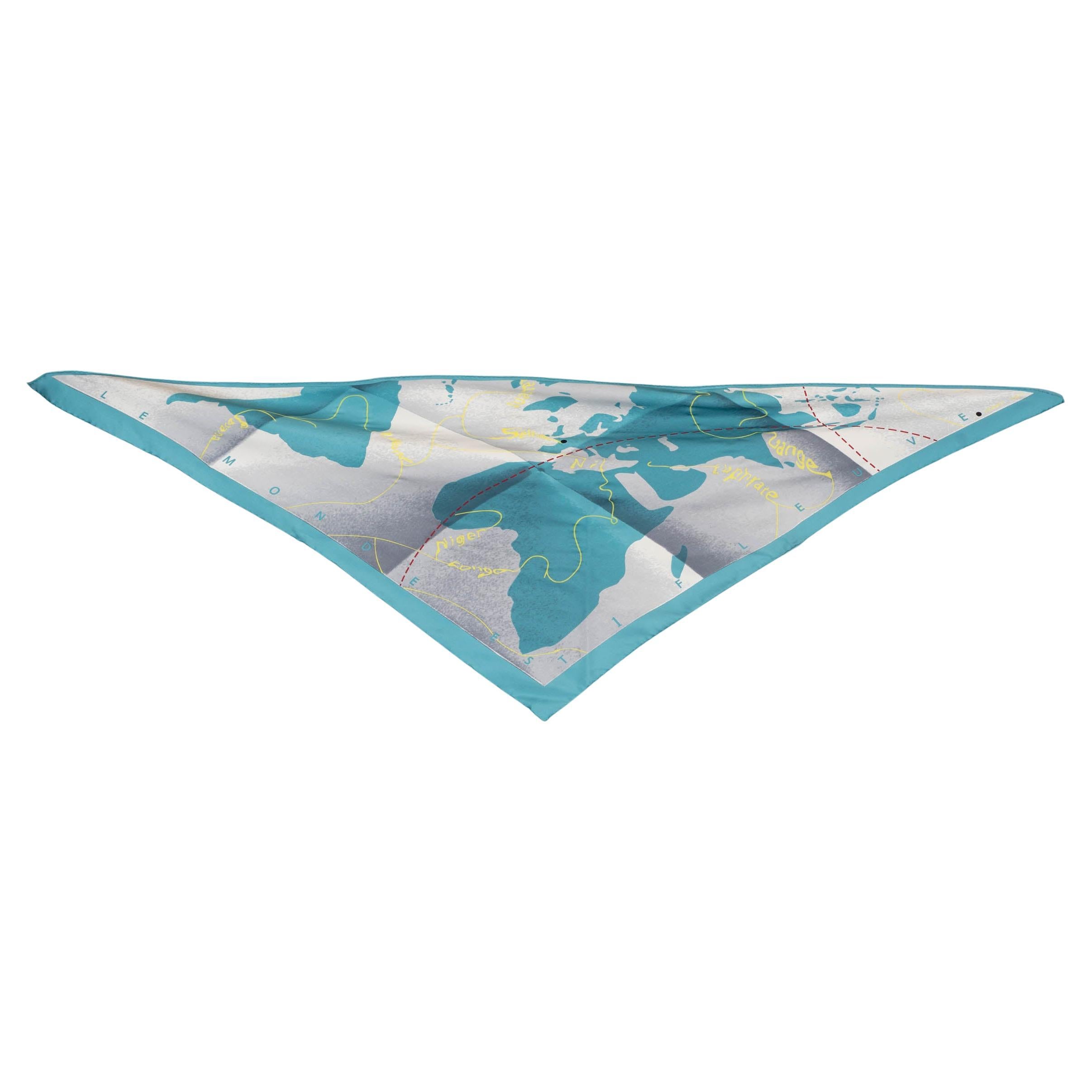 HERMES blue grey silk LE MONDE EST UNE FLEUVE POINTU Scarf For Sale