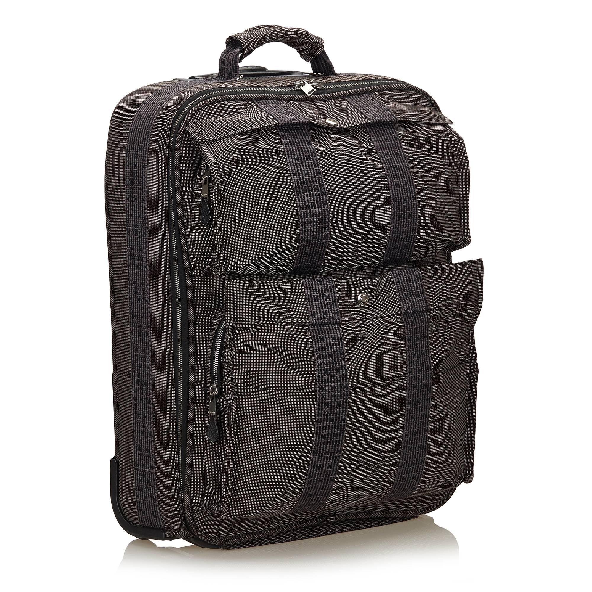 This luggage features a canvas body, exterior front zip pockets, single telescopic handle, zip around closure, and interior zip compartments. 

It carries a B condition rating.

Dimensions: 
Length 50 cm
Width 40 cm
Depth 44 cm
Shoulder Drop 50