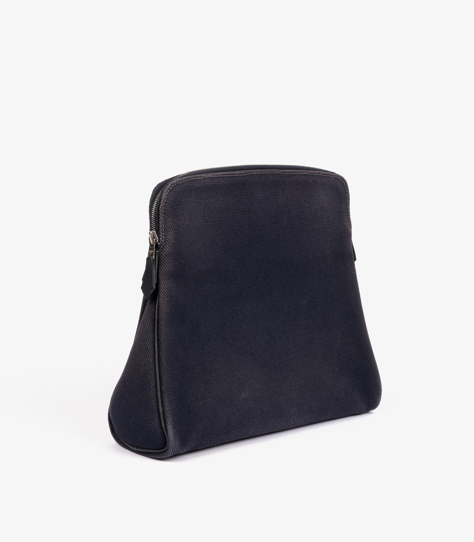 Hermès Blue Indigo Toile Canvas & Swift Leather Eevoo Pouch

Product Details
Xupes Ref: CAA0112
Brand: Hermès
Model: Eevoo Pouch
Type: Pouch 
Serial Number: [J]
Age: 2006
Colour: Blue Indigo
Hardware: Palladium
Material(s): Toile Canvas, Swift