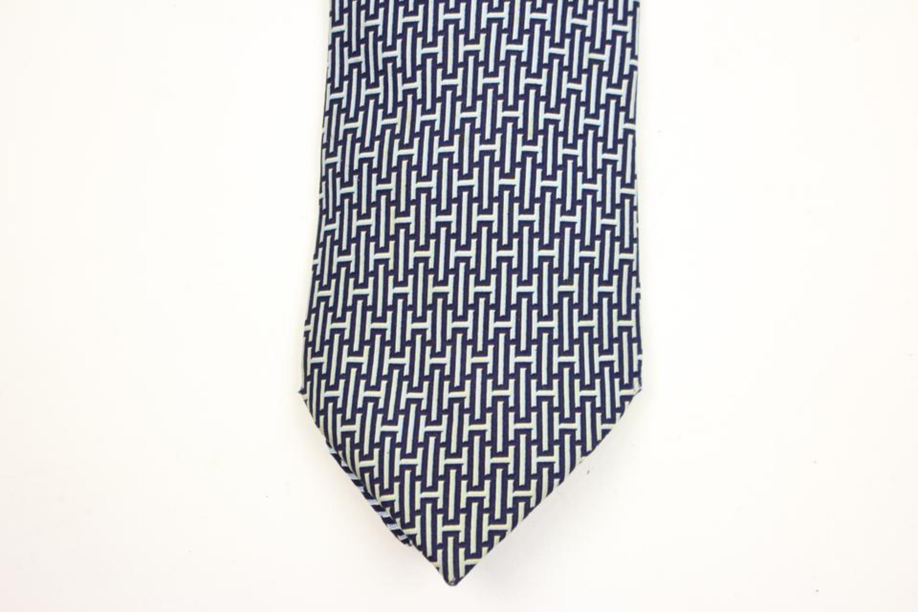 Hermès Blue Interlocking H Neck Tie 10hera620 In Fair Condition For Sale In Forest Hills, NY