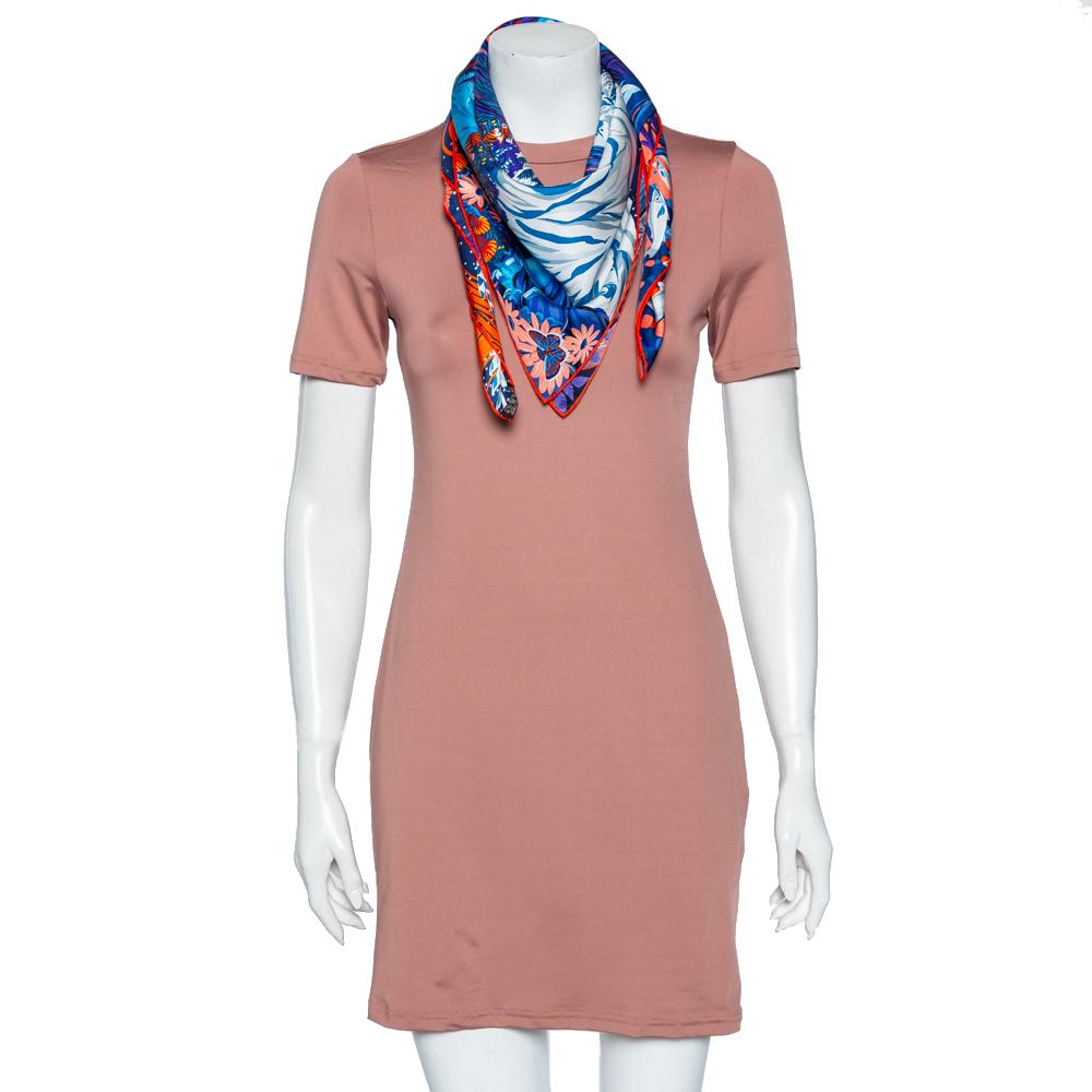 An essential Hermès accessory, the label's scarves are as iconic as any other creation from the brand and are collector's favorites. This rendition is carefully cut from luxurious silk and accented with Into The Canadian Wild. The particular