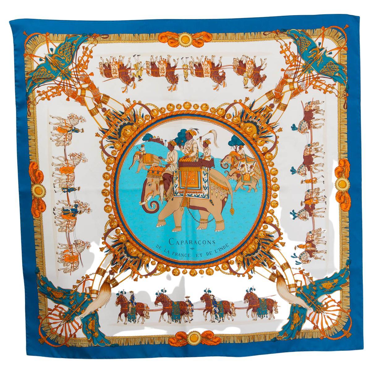Blauer und elfenbeinfarbener CAPRACONS 90 Seidenschal von Hermes